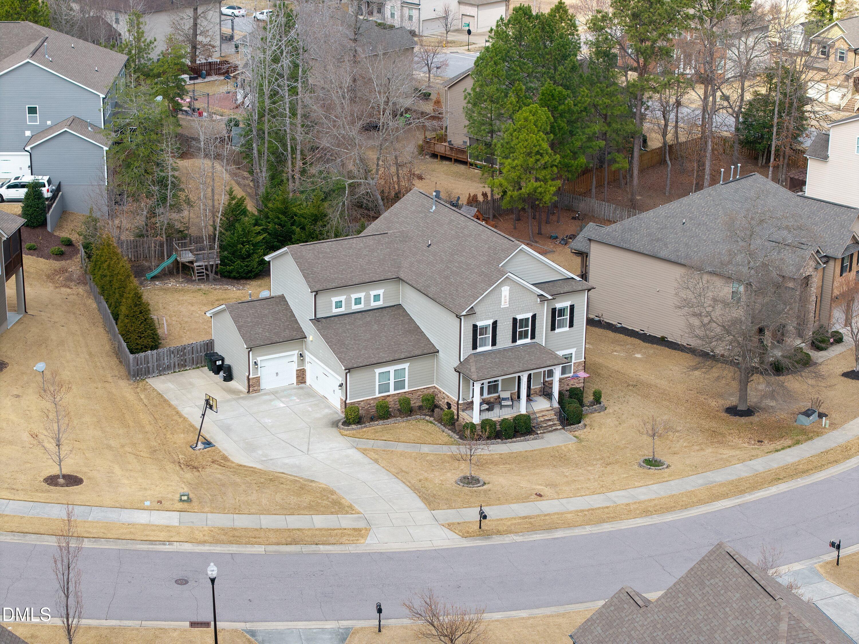 5012 Red Quill Way