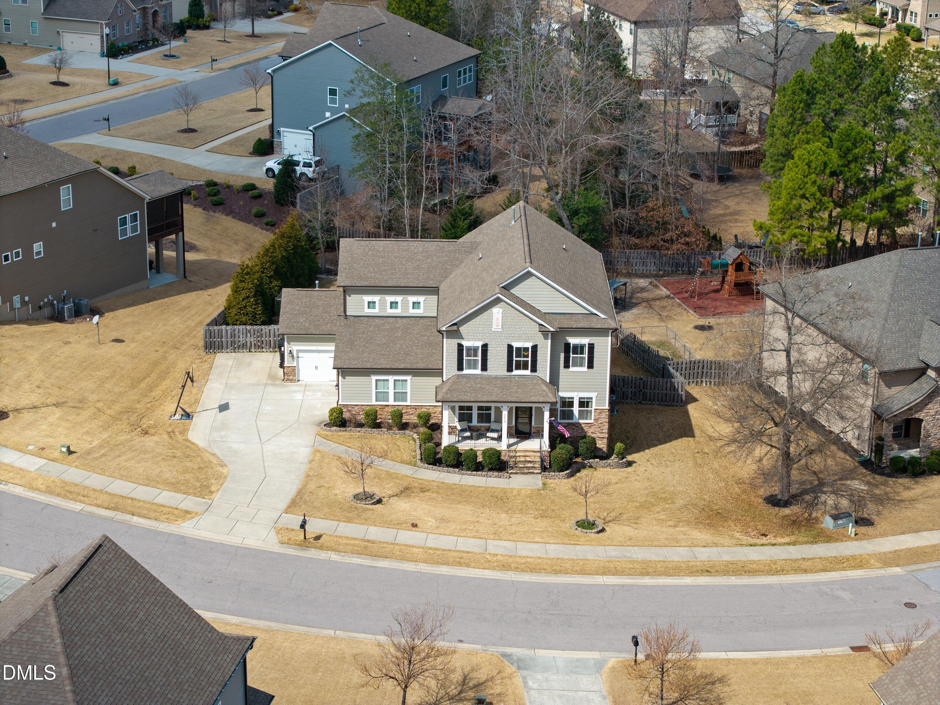 5012 Red Quill Way
