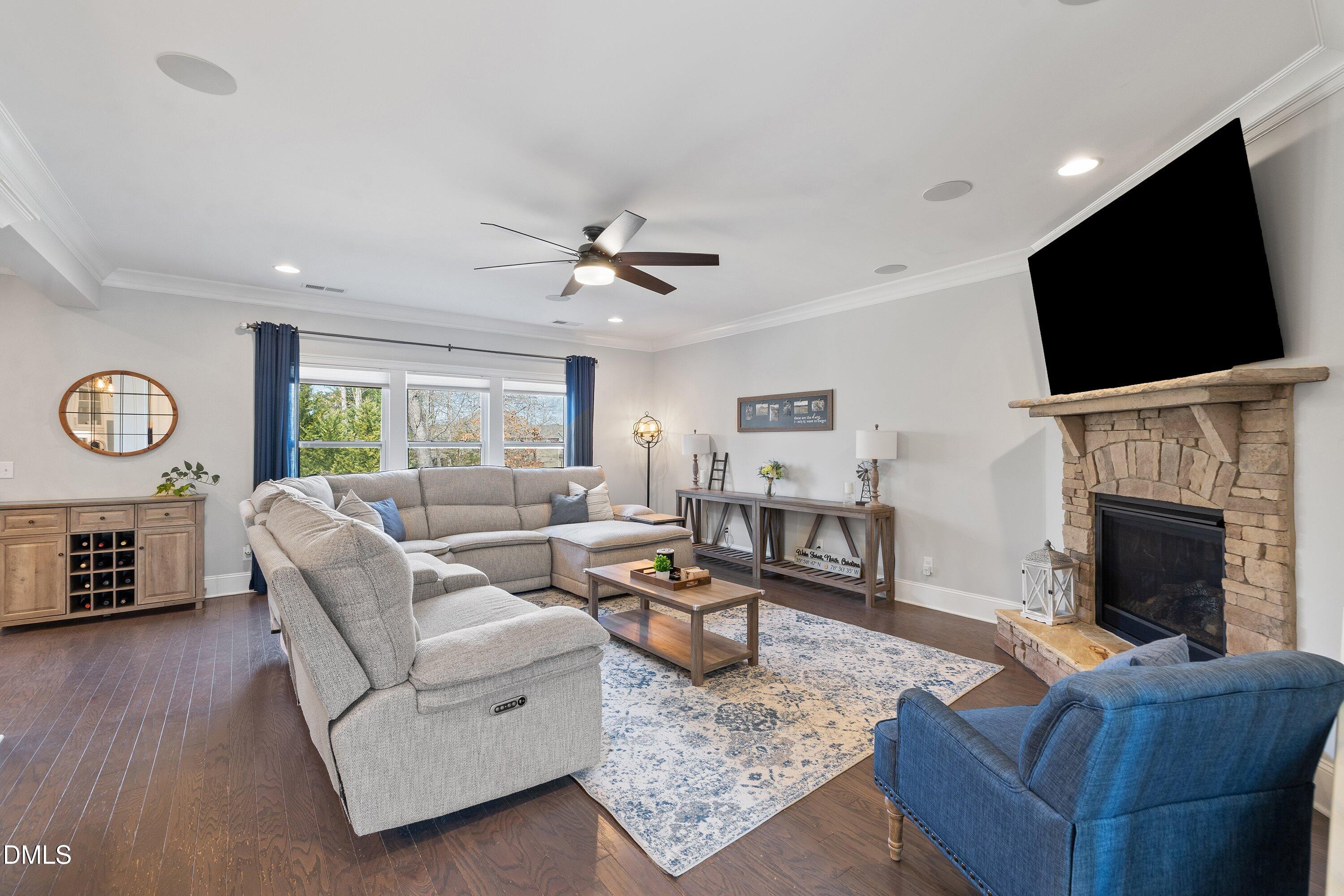 5012 Red Quill Way