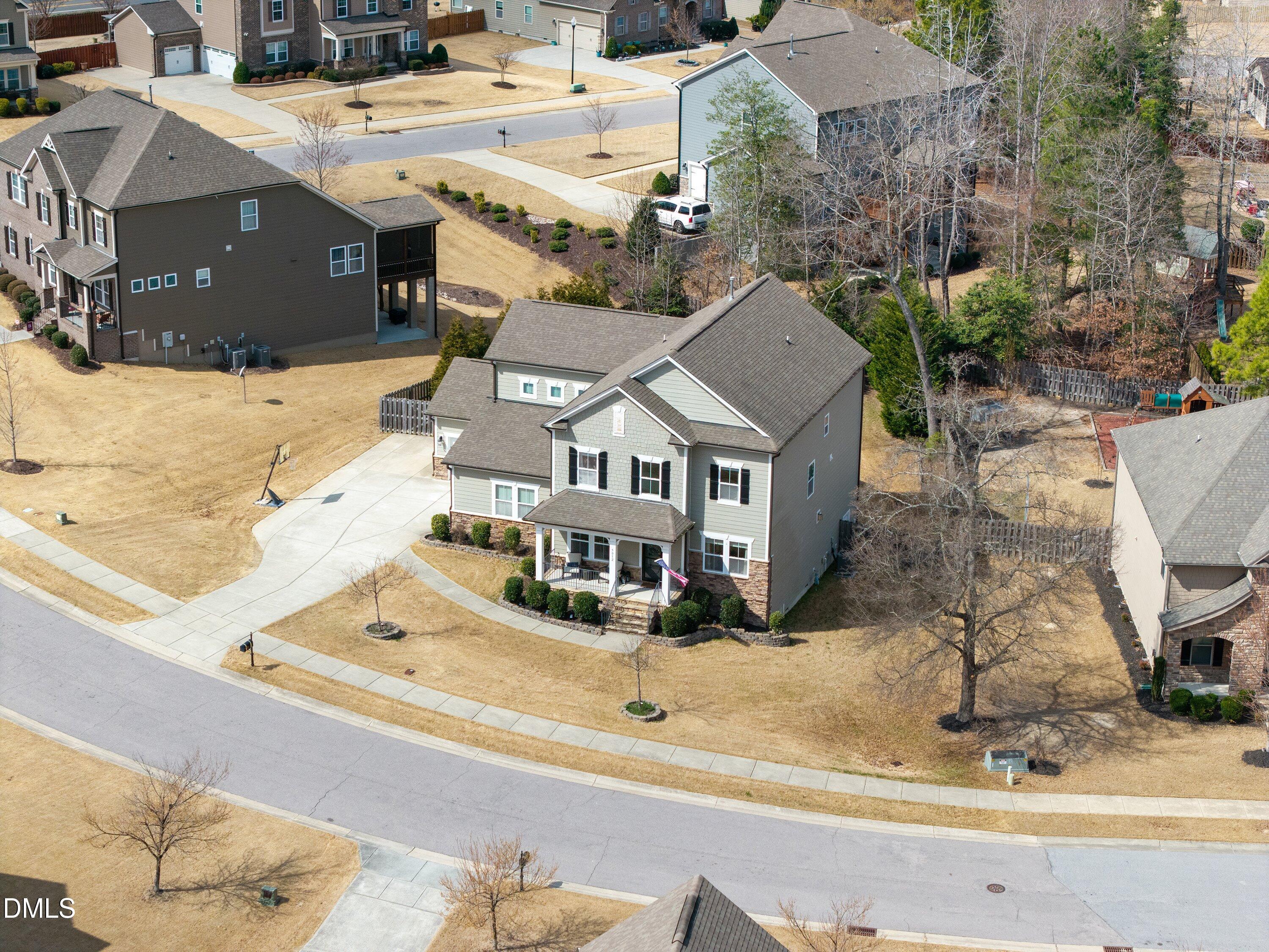 5012 Red Quill Way