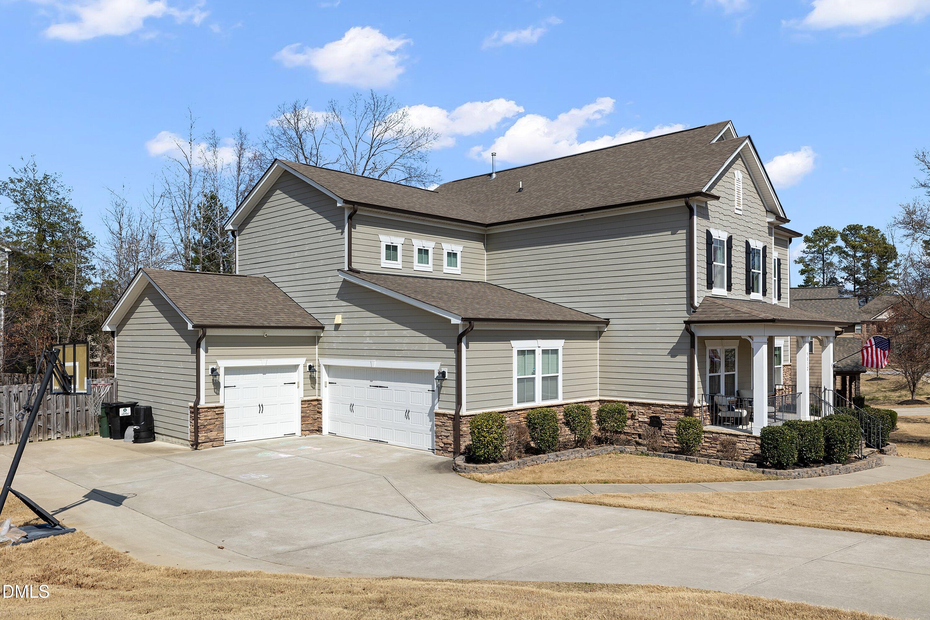 5012 Red Quill Way