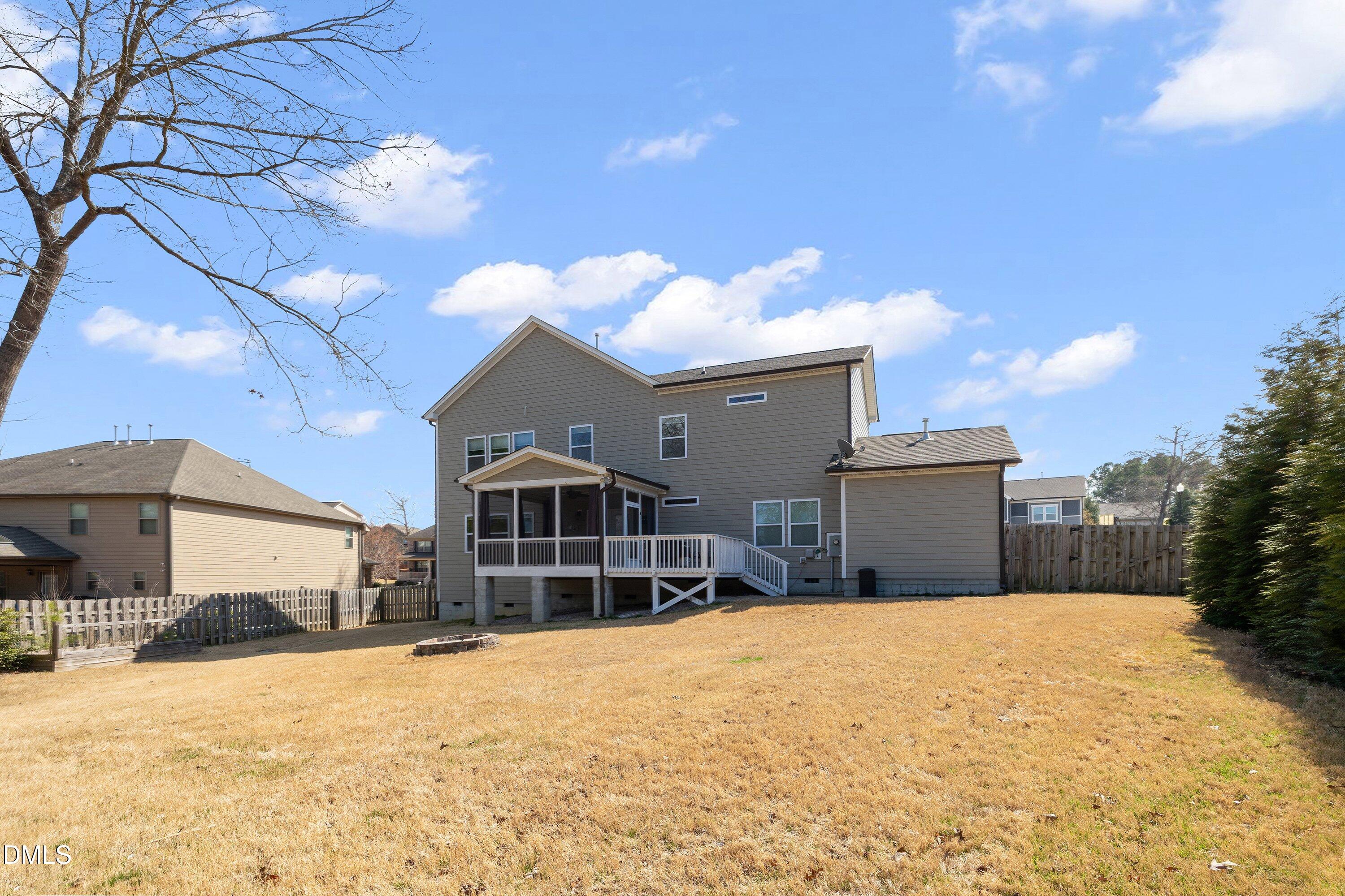 5012 Red Quill Way