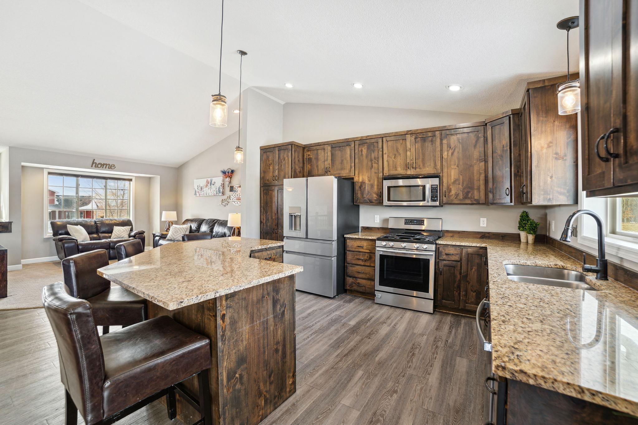 933 Farmers Ridge Trail