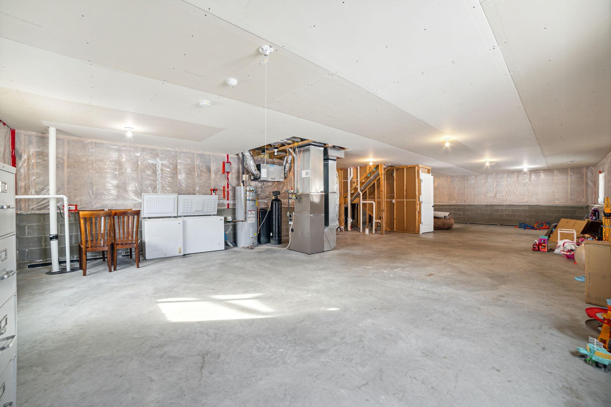 933 Farmers Ridge Trail