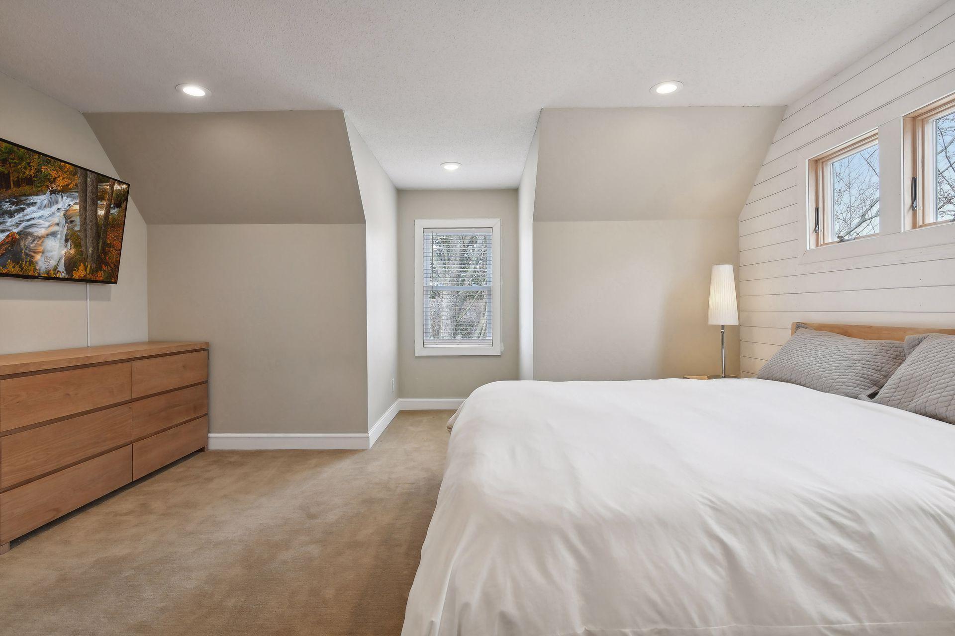 210 Queensland Lane N