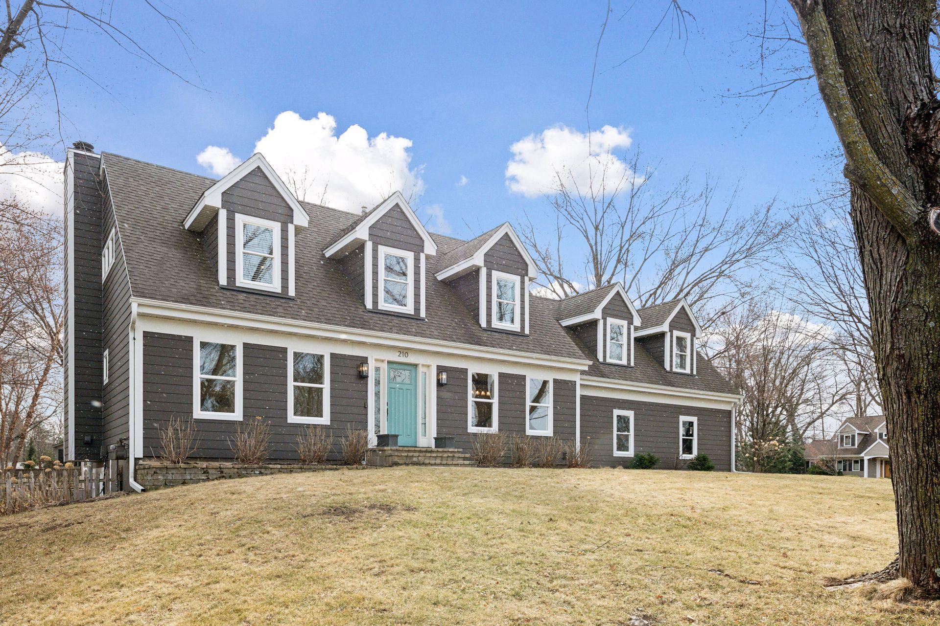 210 Queensland Lane N