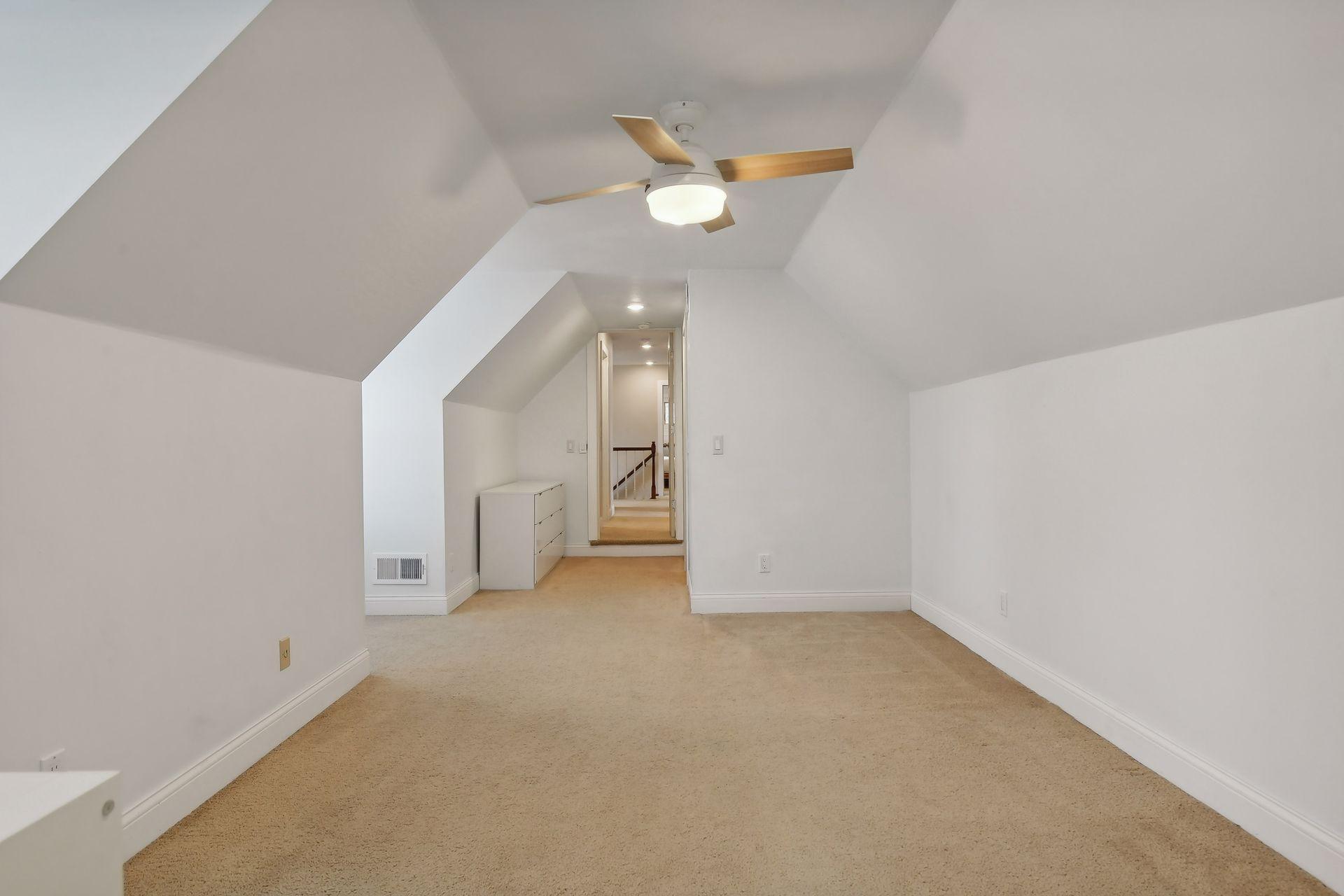 210 Queensland Lane N