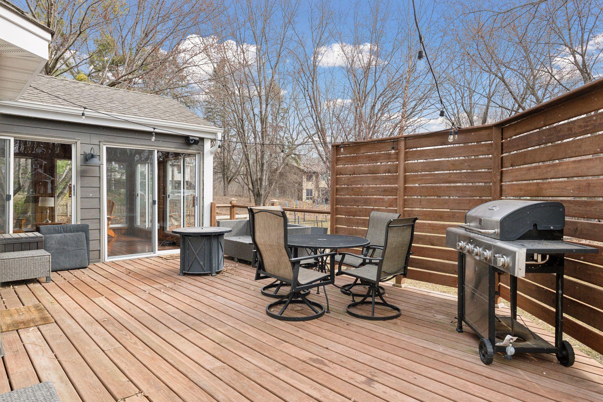 210 Queensland Lane N