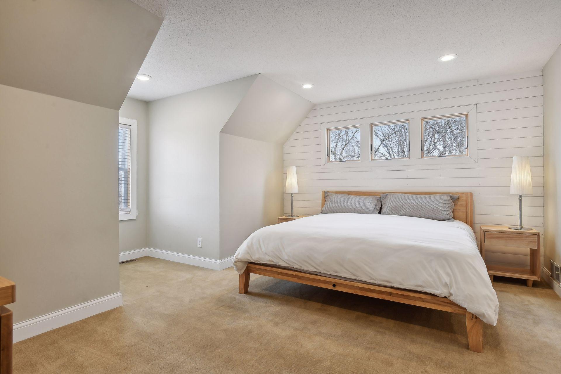 210 Queensland Lane N