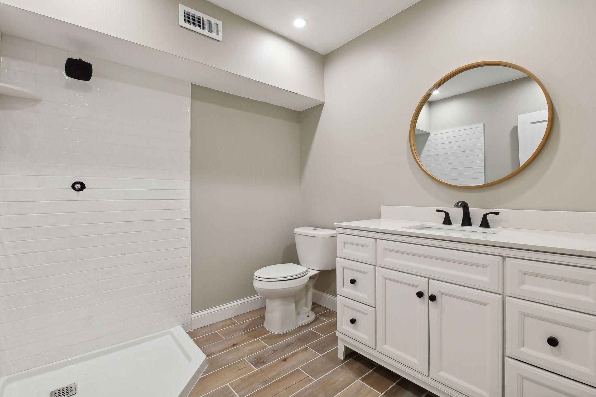 210 Queensland Lane N