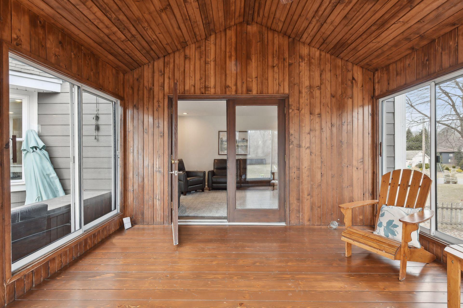 210 Queensland Lane N