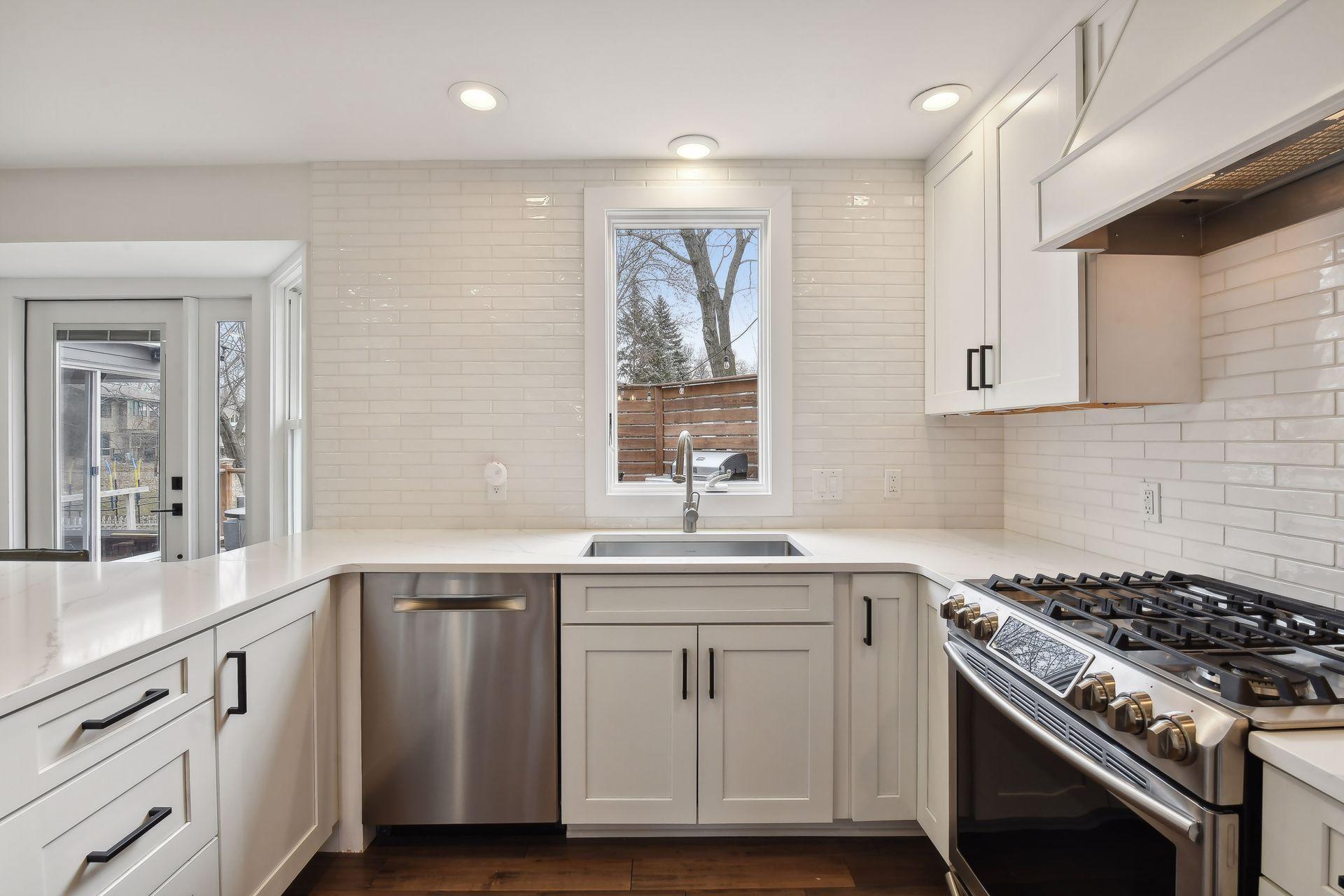 210 Queensland Lane N