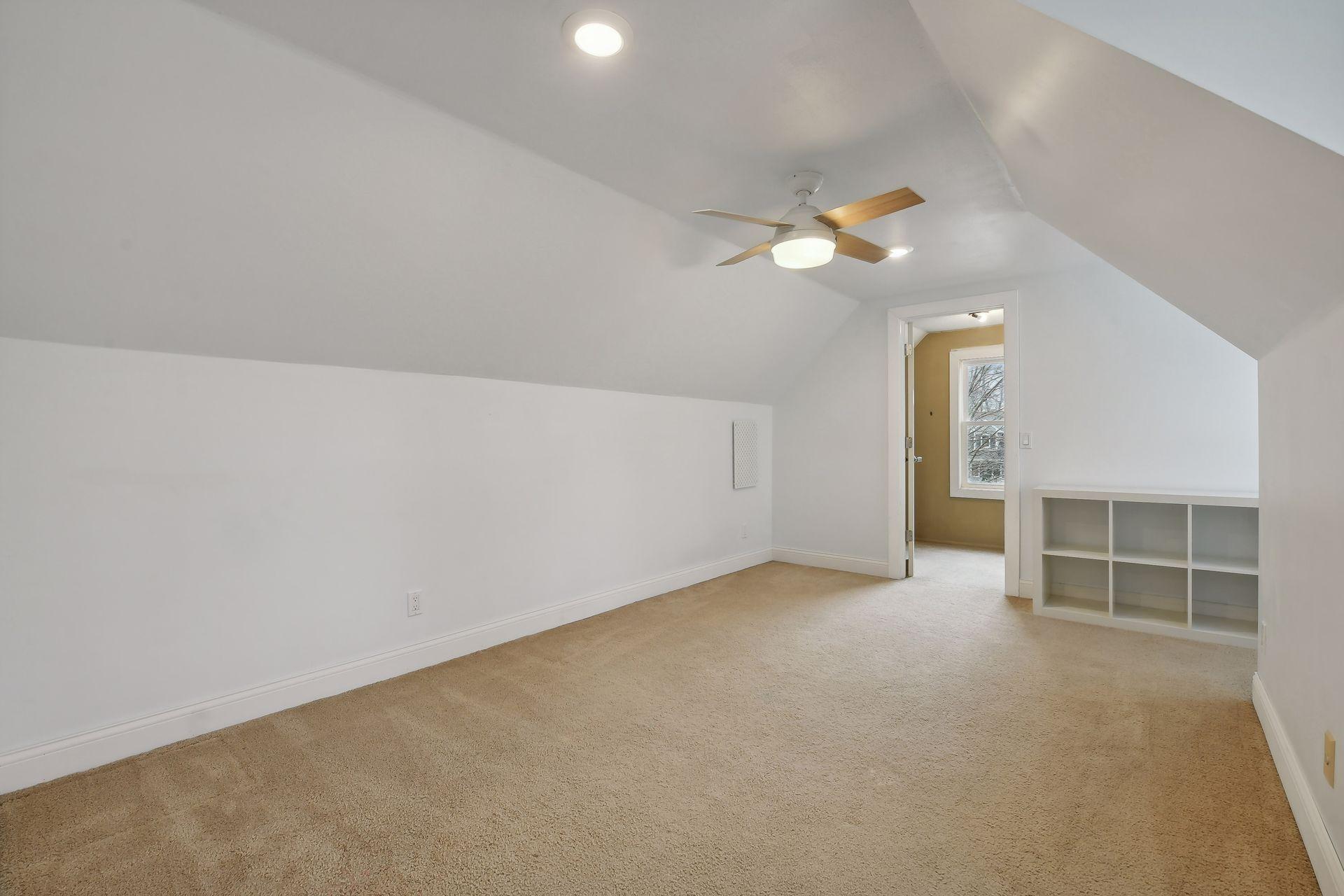 210 Queensland Lane N