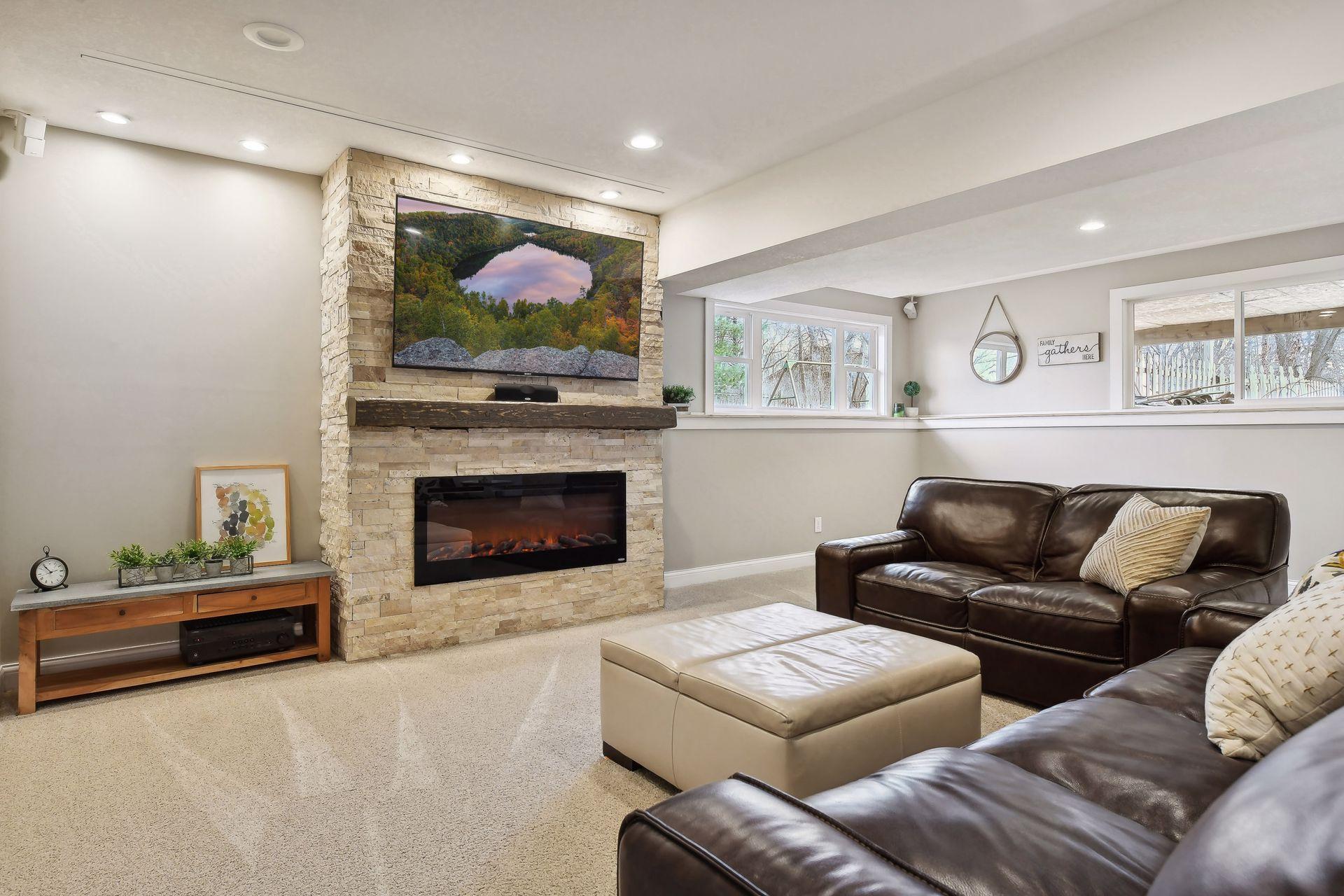 210 Queensland Lane N