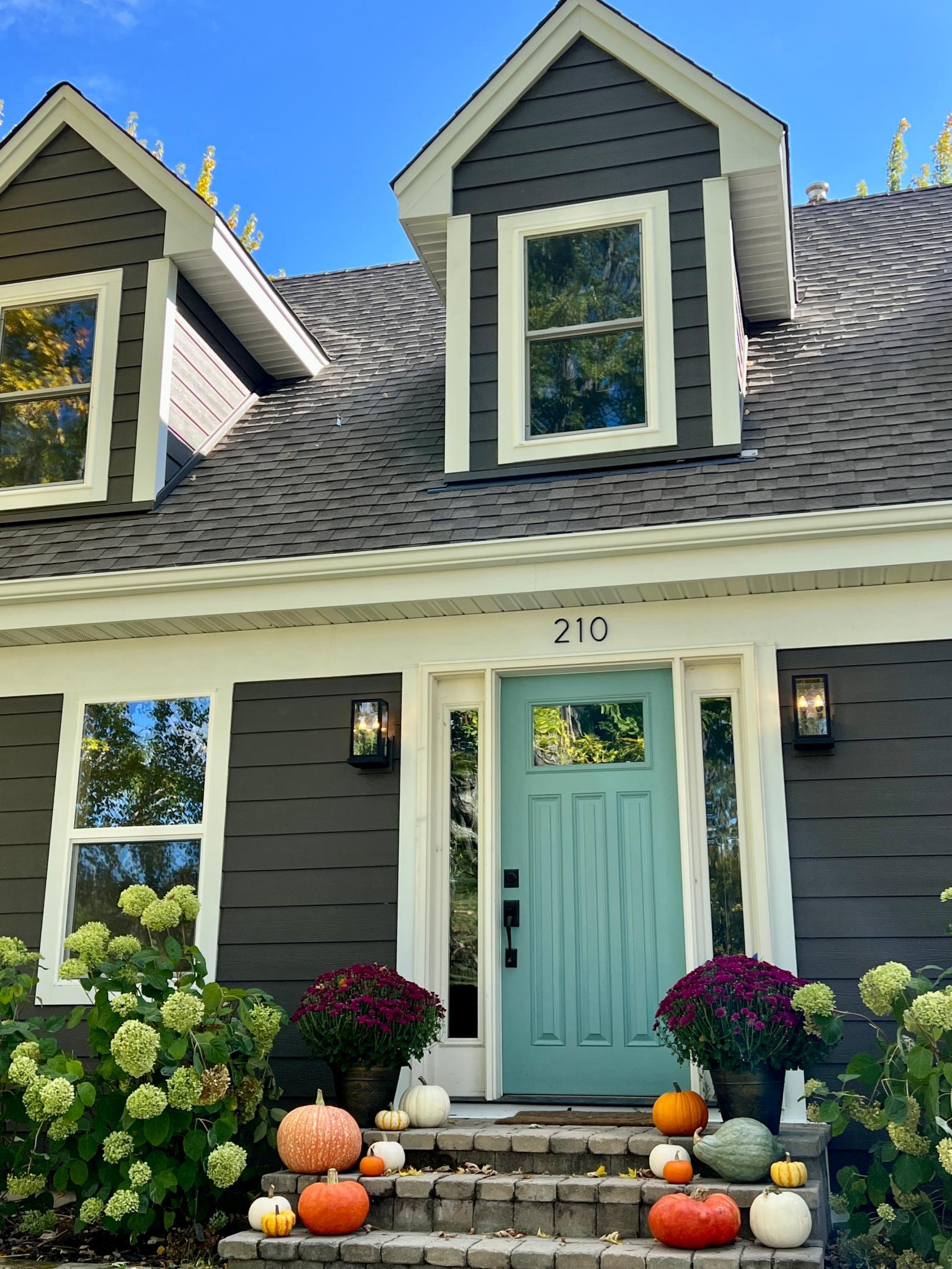 210 Queensland Lane N