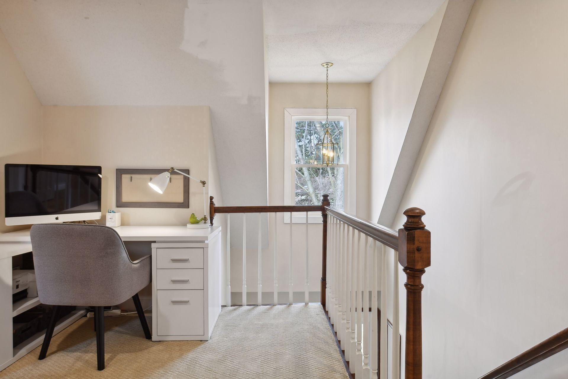 210 Queensland Lane N