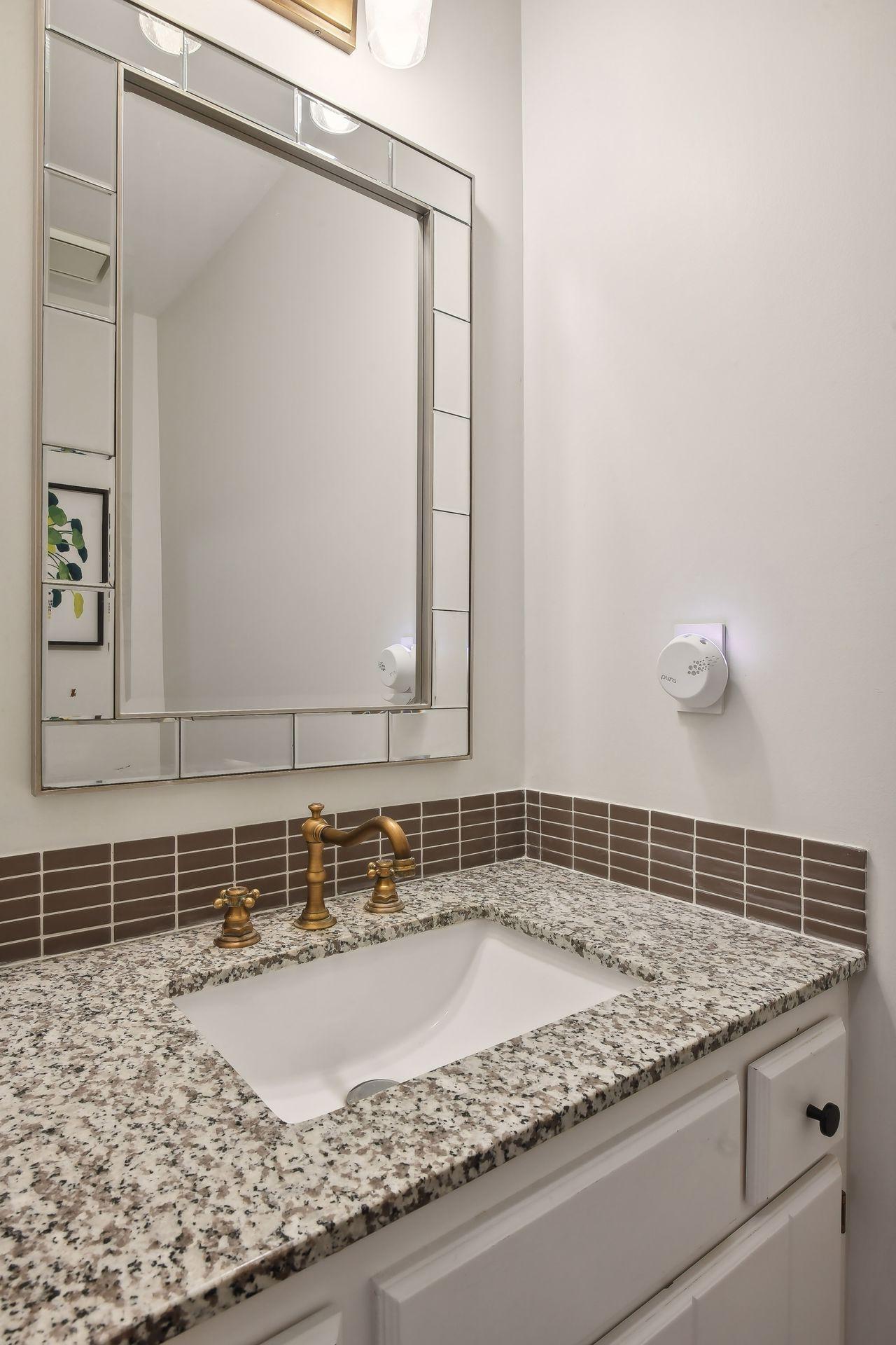 210 Queensland Lane N