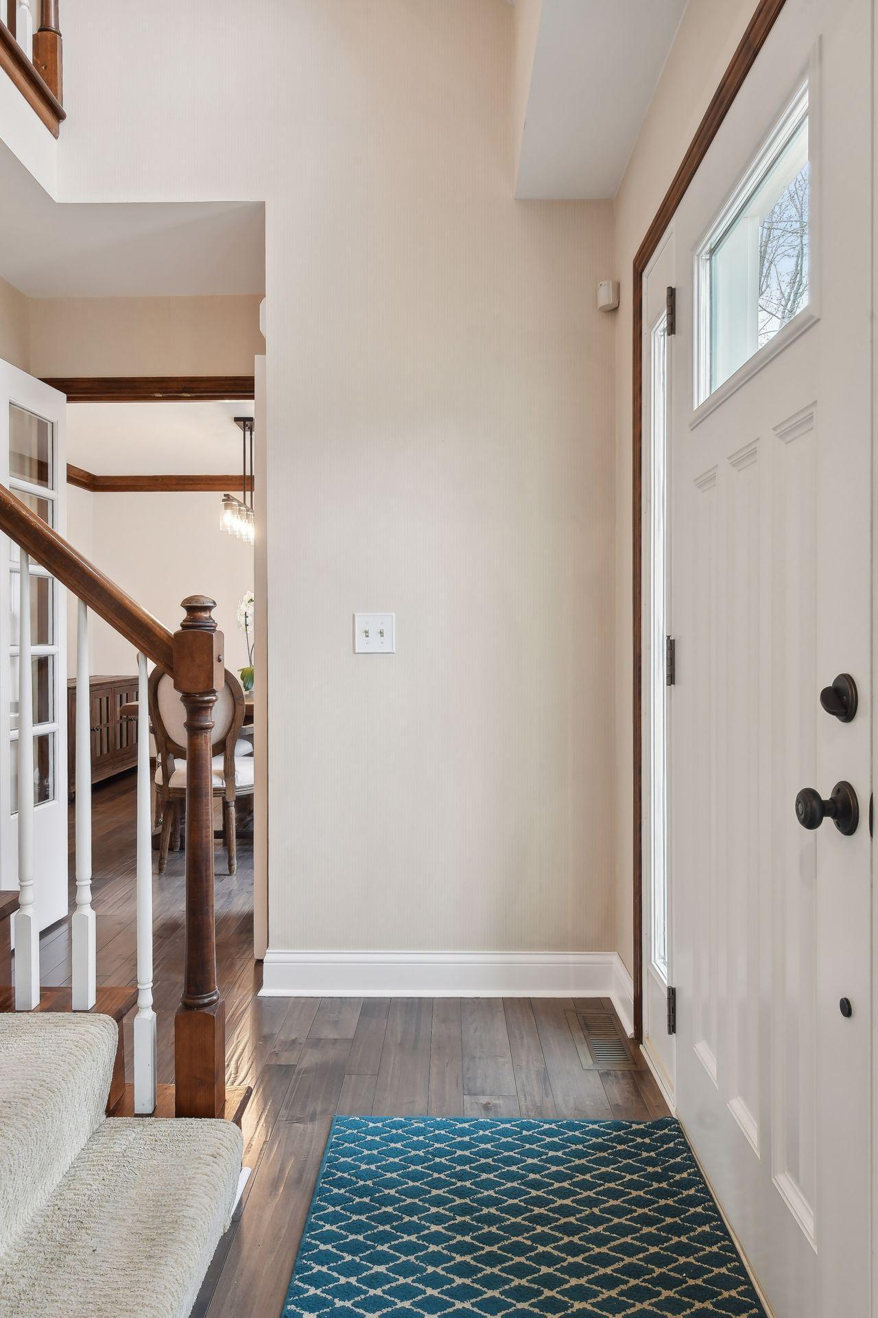 210 Queensland Lane N