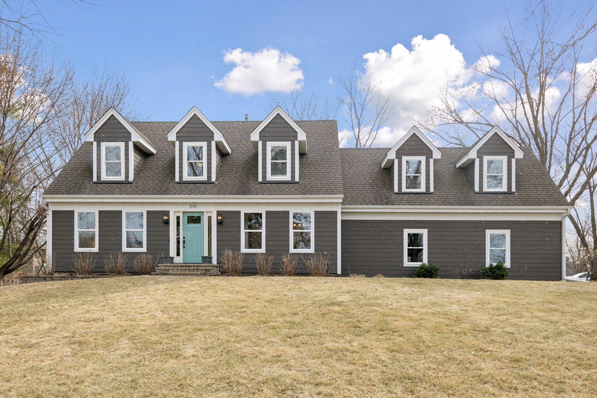 210 Queensland Lane N