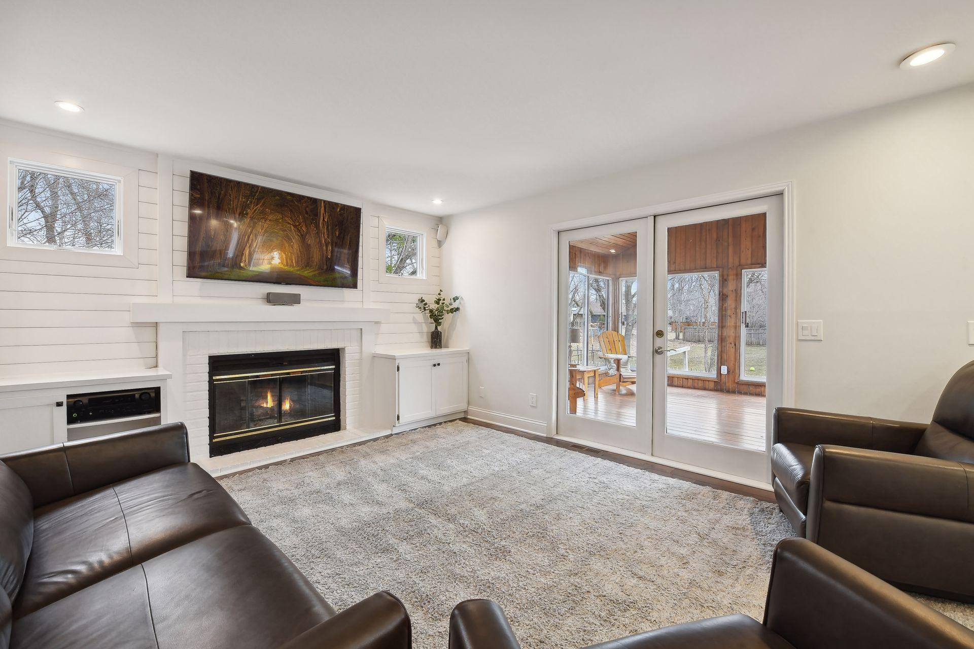 210 Queensland Lane N