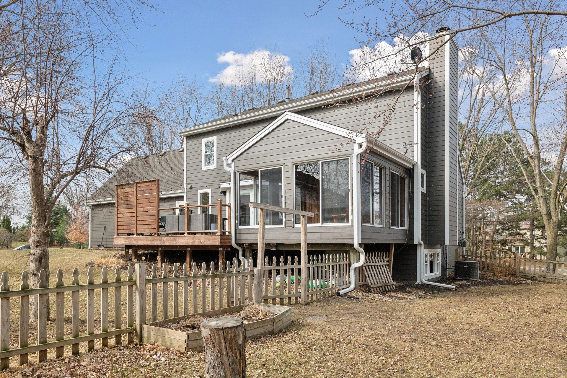 210 Queensland Lane N