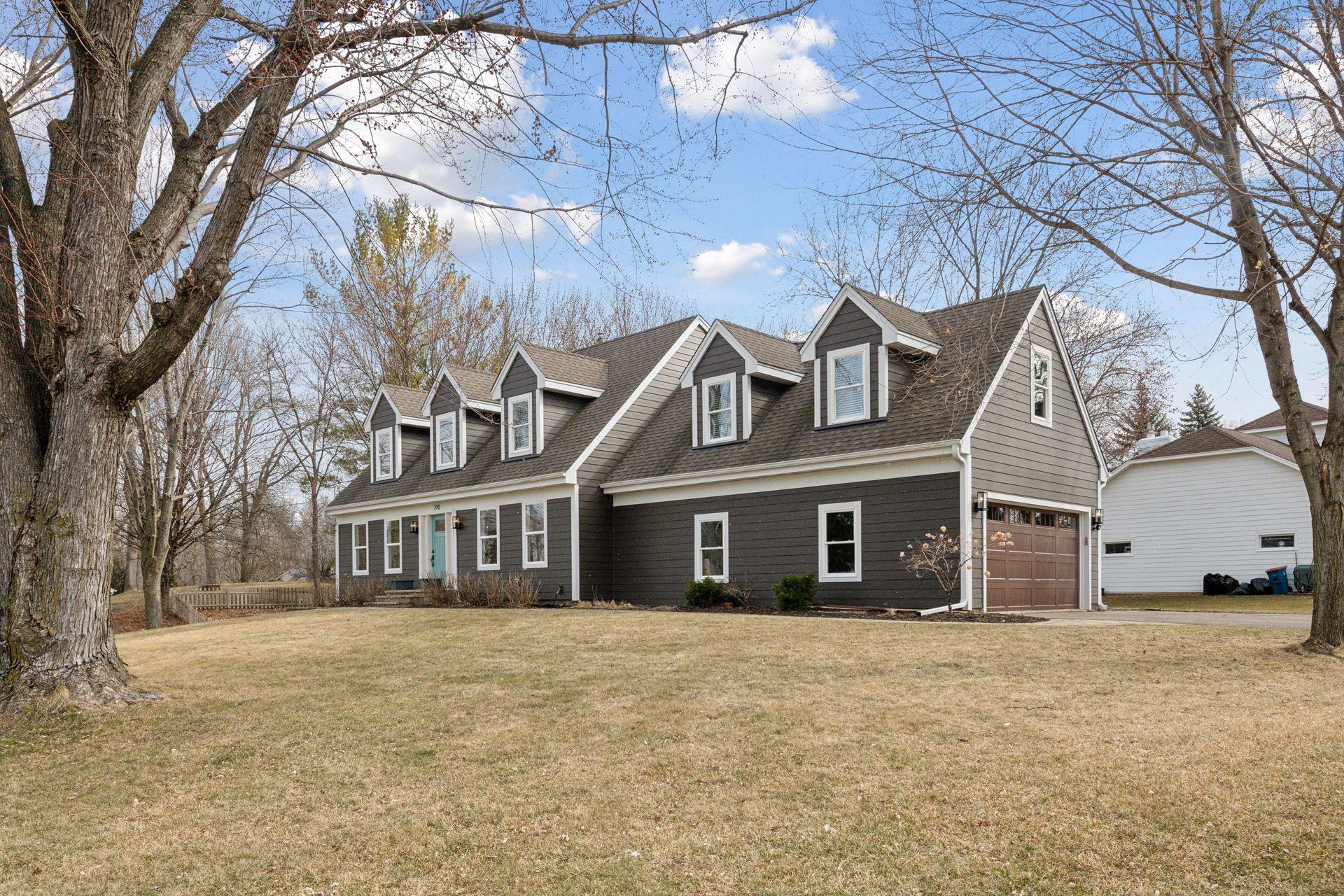 210 Queensland Lane N