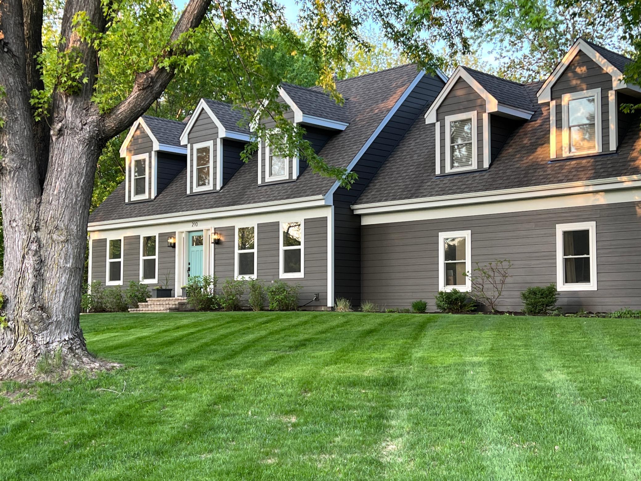 210 Queensland Lane N