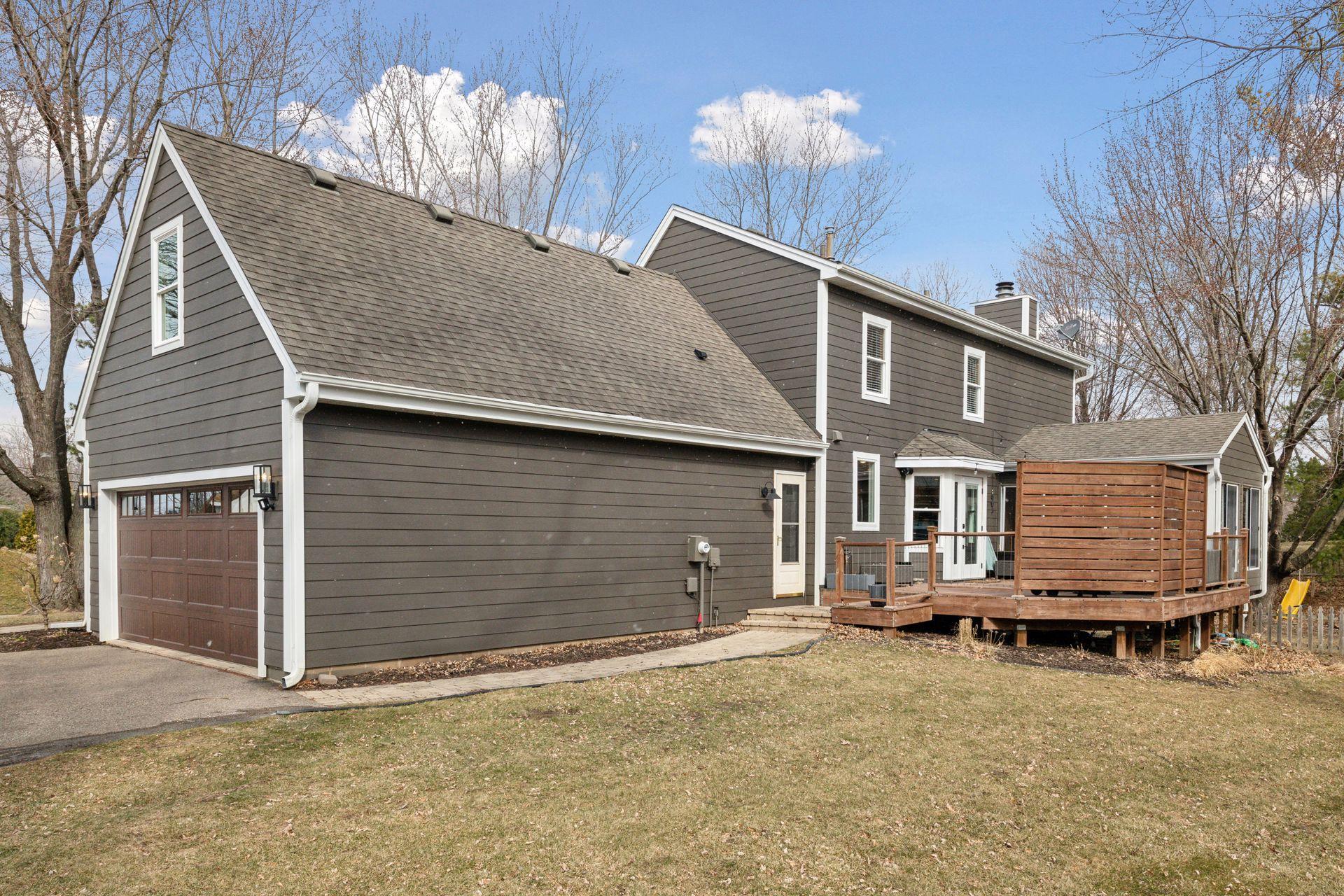 210 Queensland Lane N