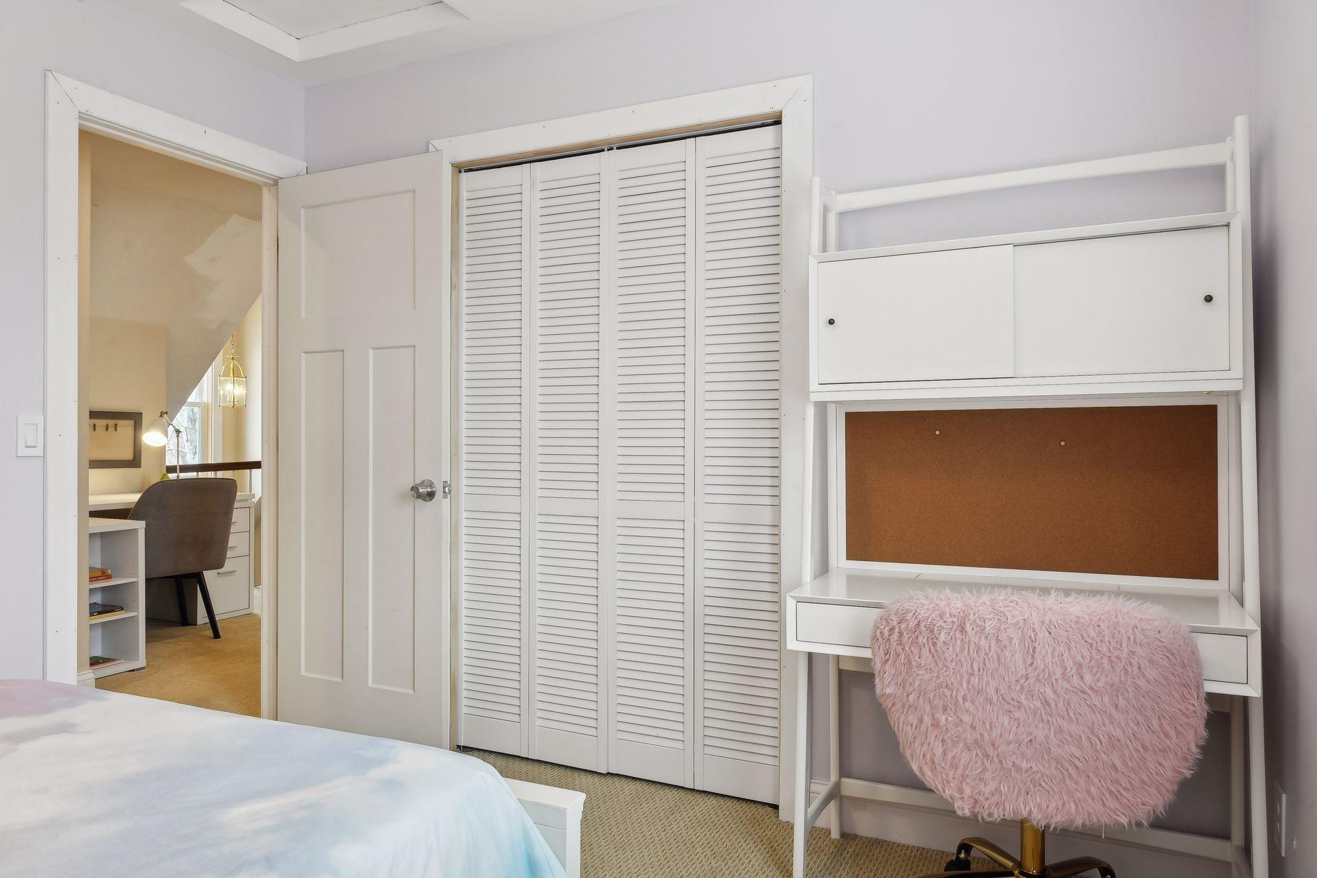 210 Queensland Lane N