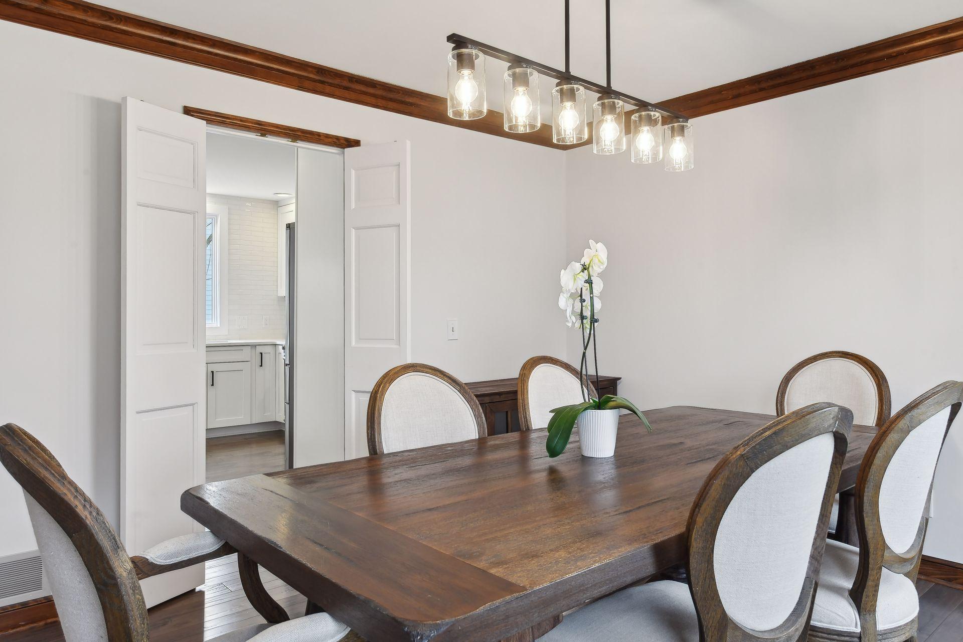 210 Queensland Lane N