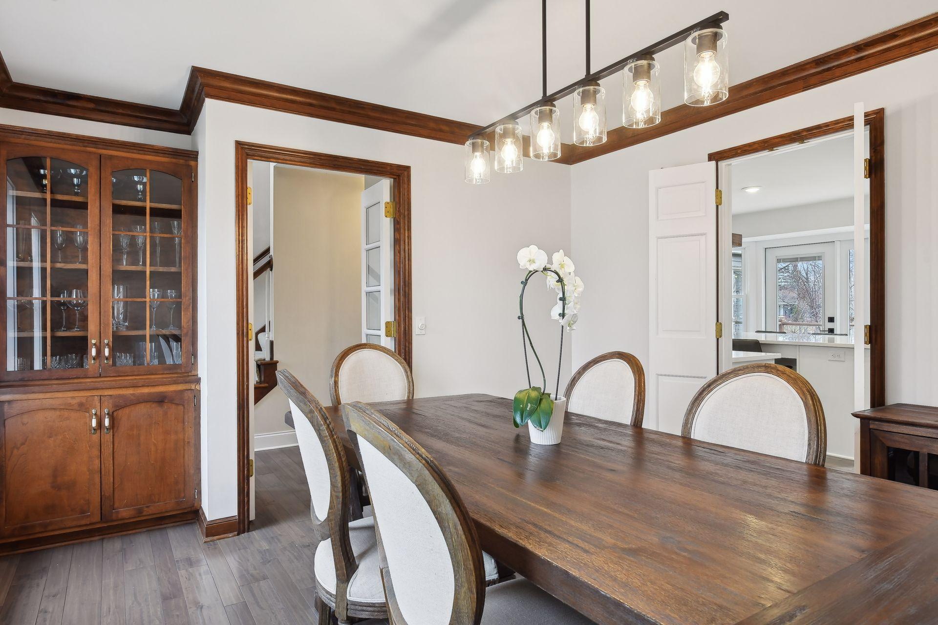 210 Queensland Lane N