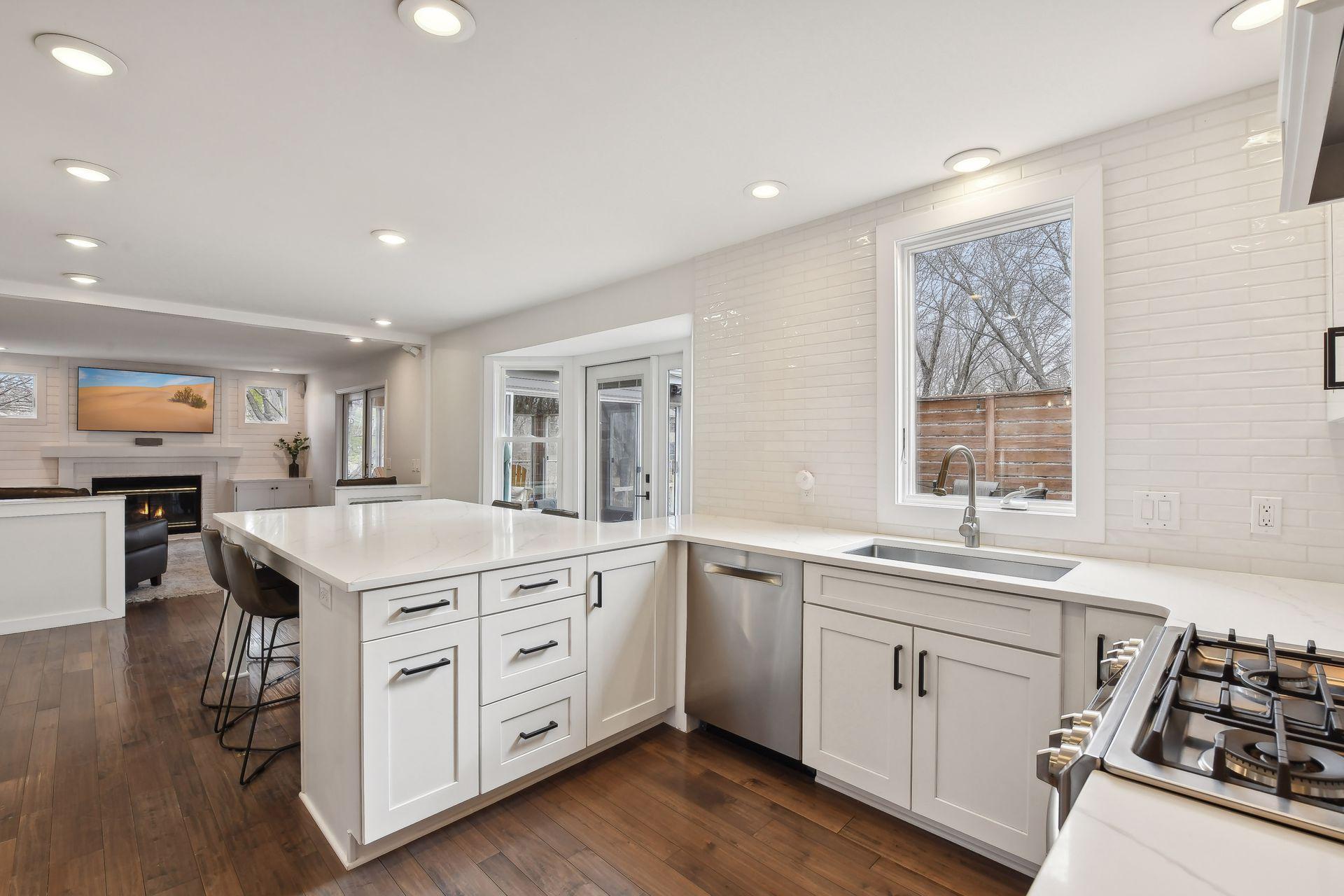 210 Queensland Lane N