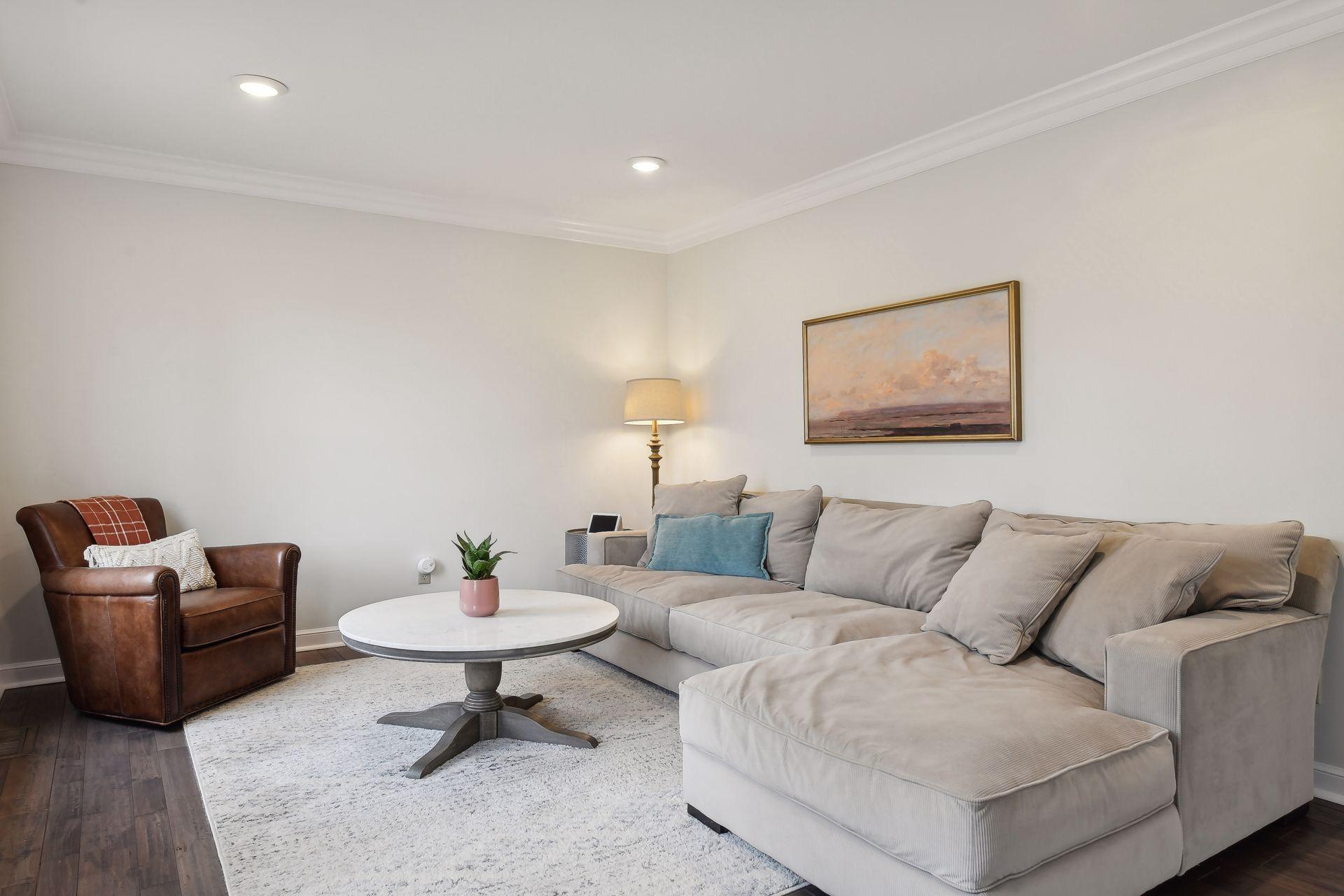 210 Queensland Lane N