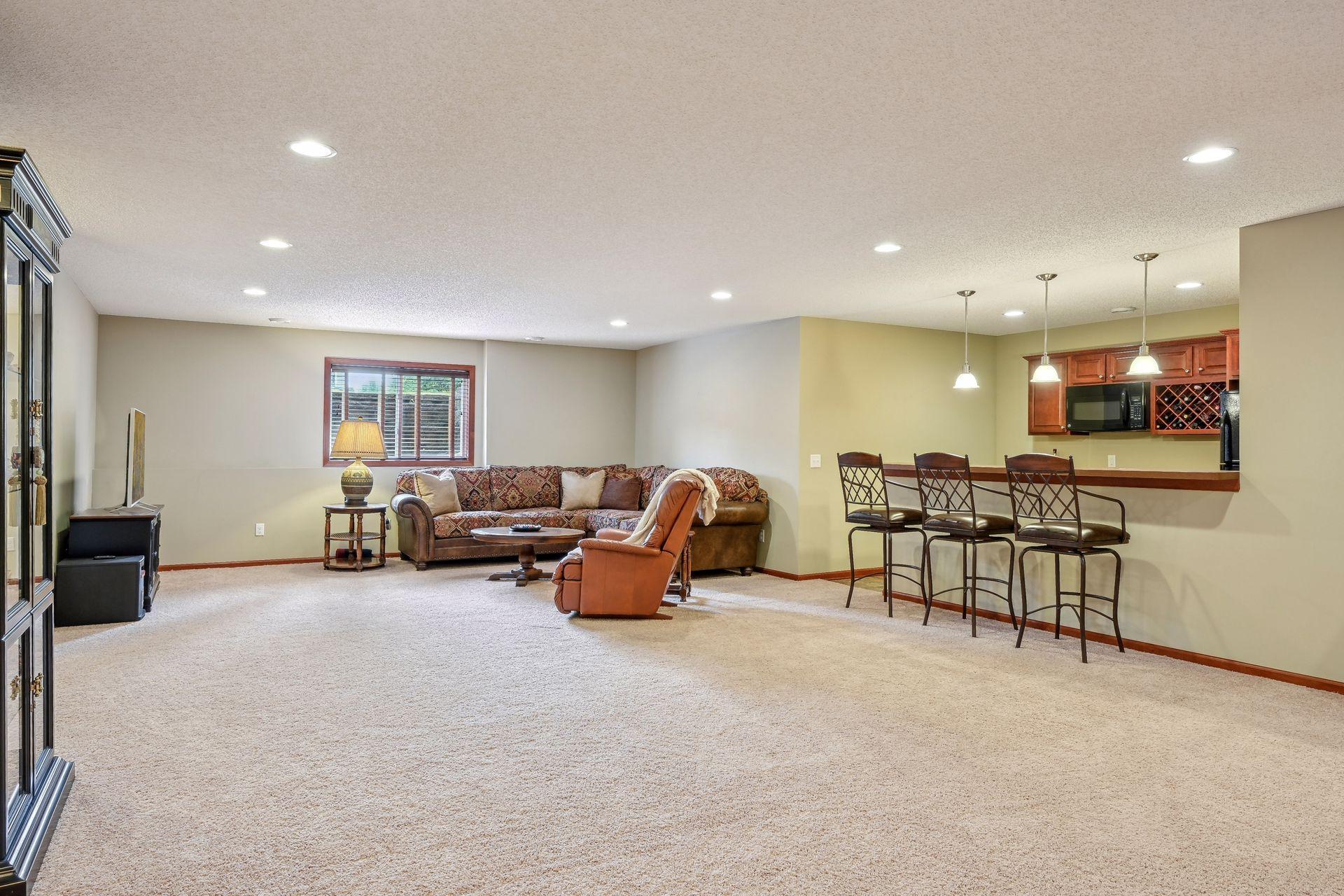 7704 Queensland Lane N