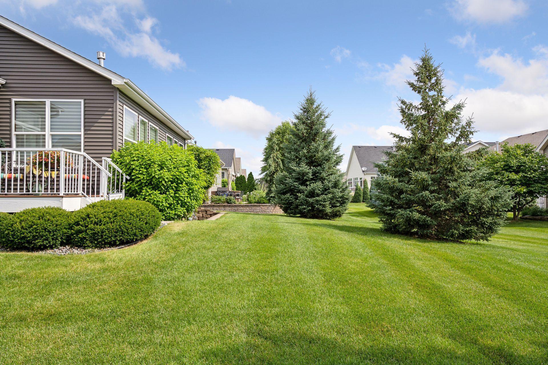 7704 Queensland Lane N