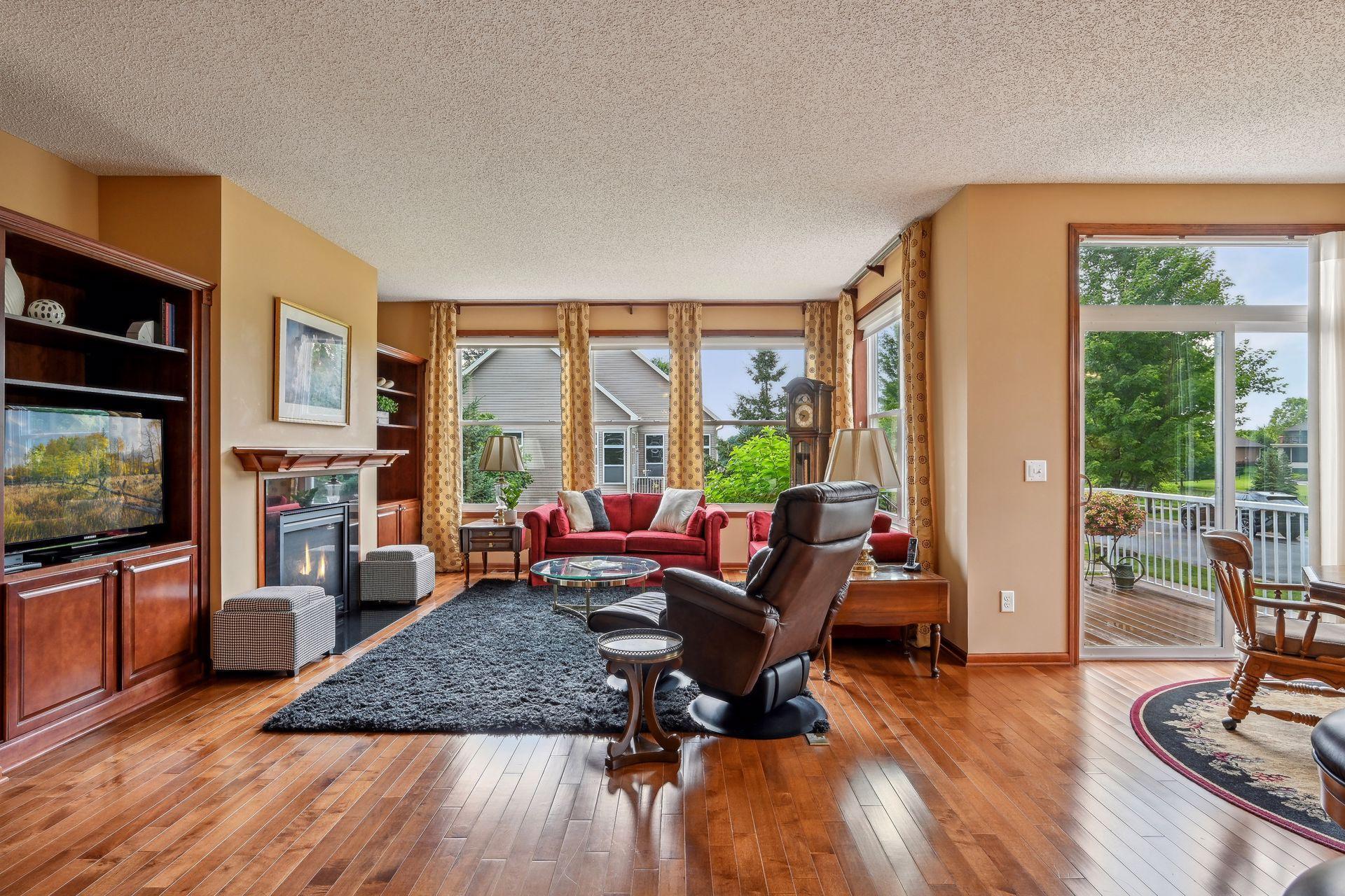 7704 Queensland Lane N