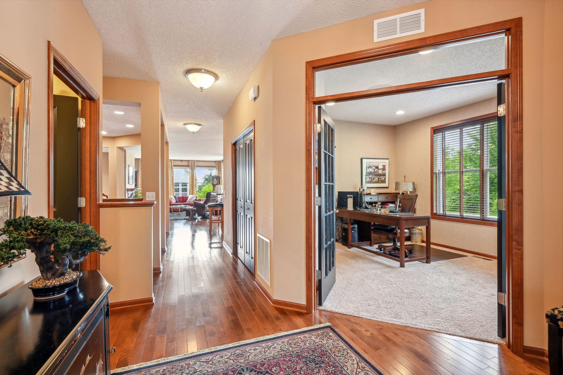 7704 Queensland Lane N