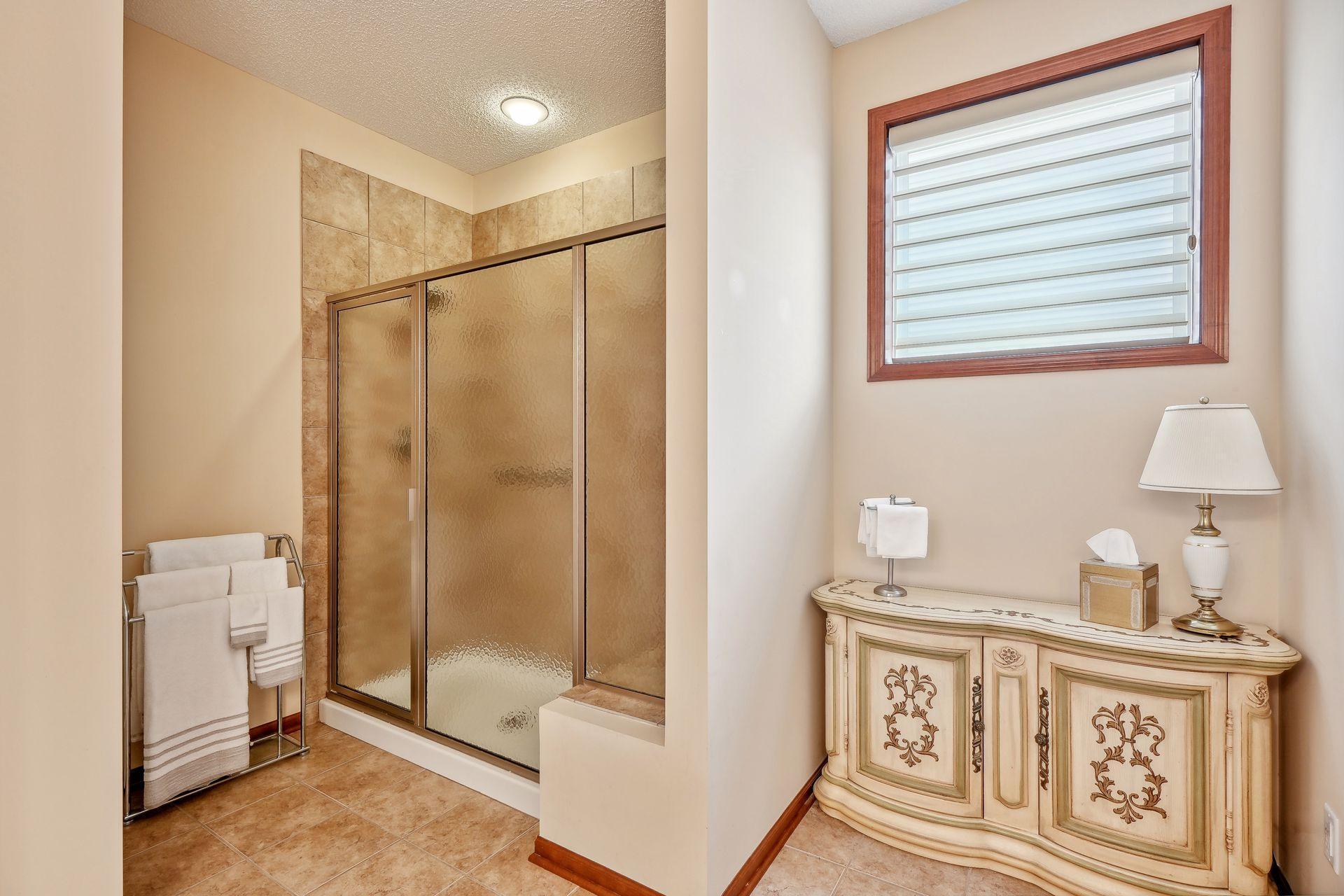 7704 Queensland Lane N