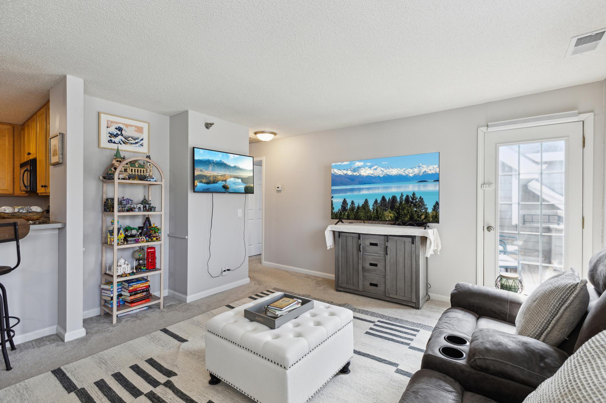 6048 Chasewood Parkway Unit: 204