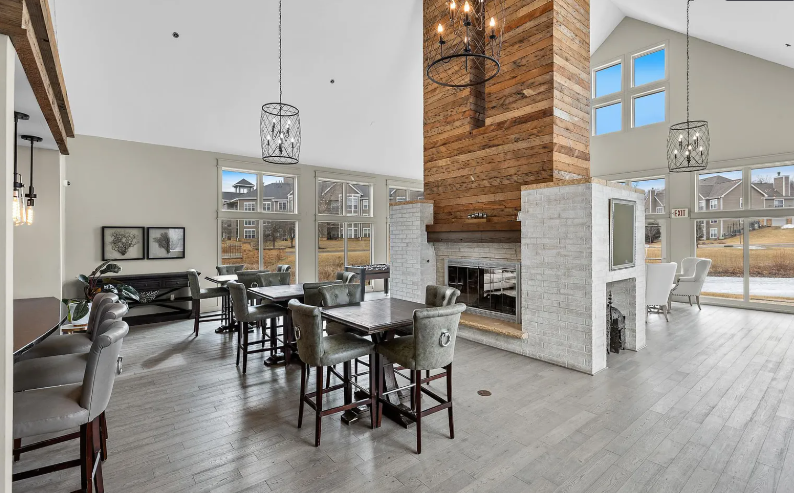 6048 Chasewood Parkway Unit: 204