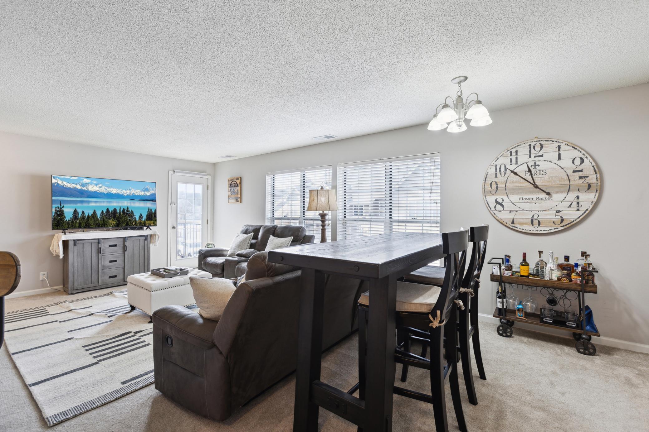 6048 Chasewood Parkway Unit: 204