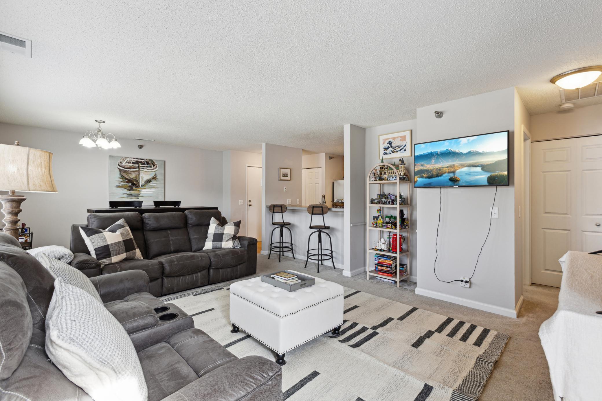 6048 Chasewood Parkway Unit: 204
