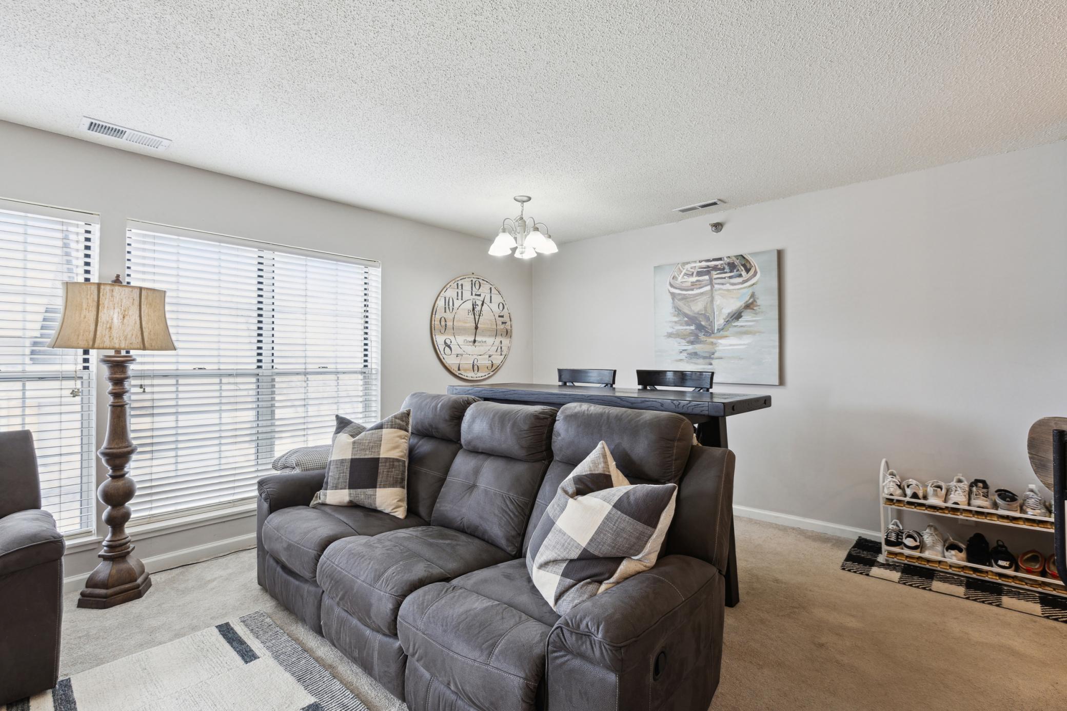 6048 Chasewood Parkway Unit: 204