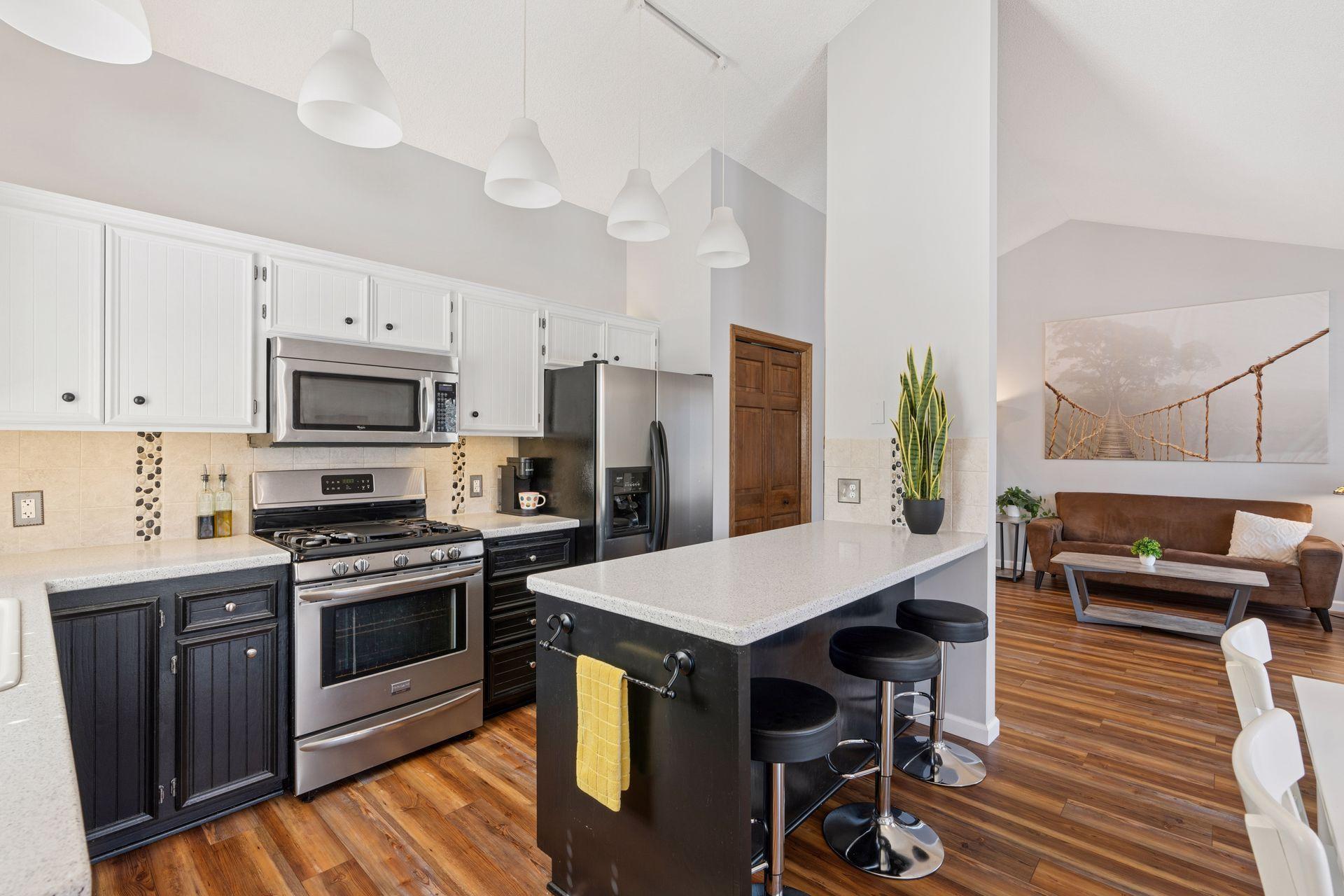 2255 Comstock Lane N