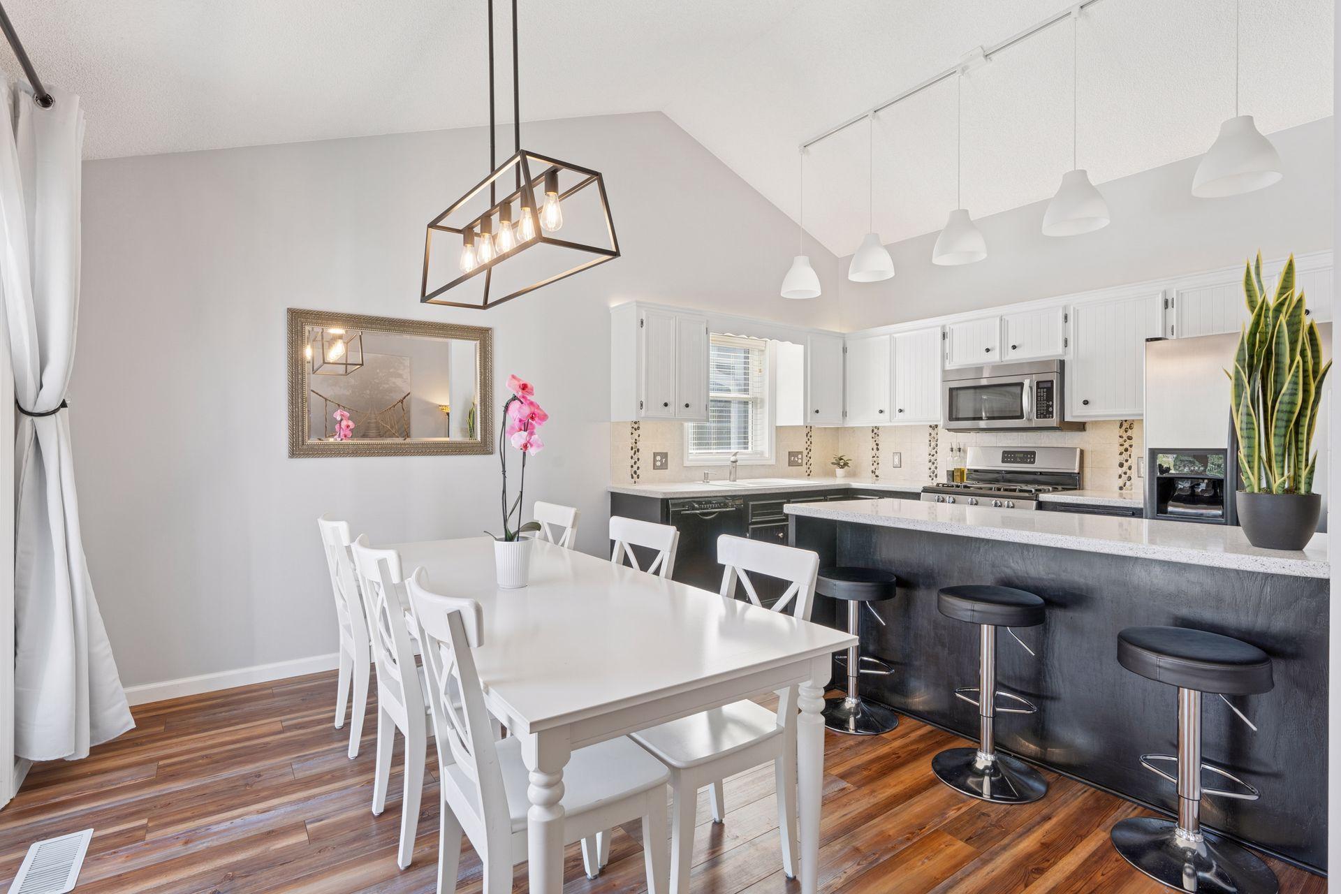 2255 Comstock Lane N