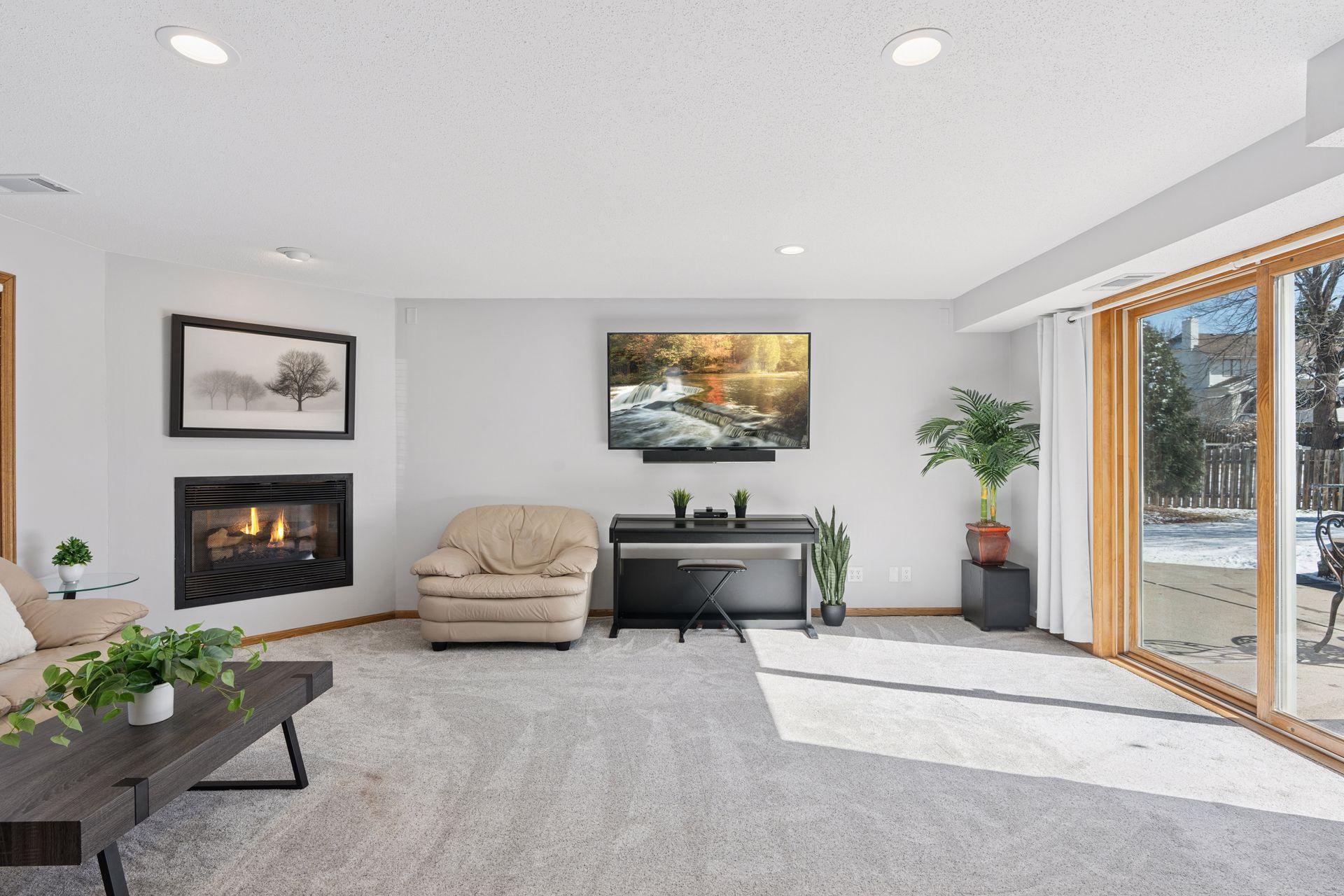 2255 Comstock Lane N