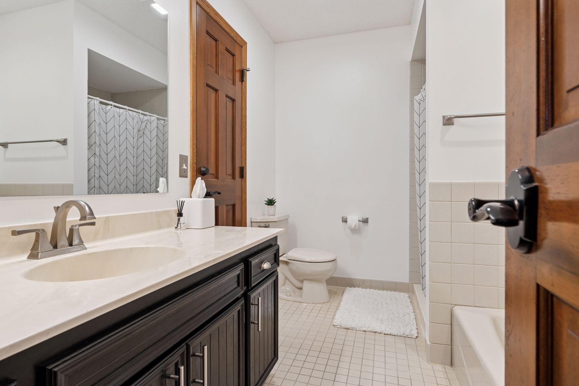 2255 Comstock Lane N