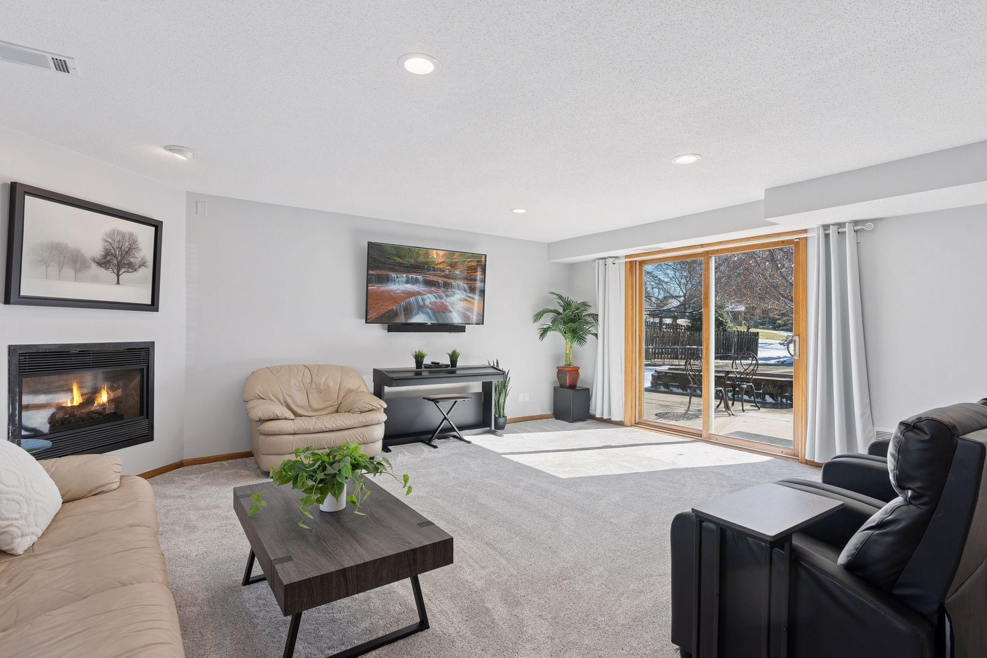 2255 Comstock Lane N