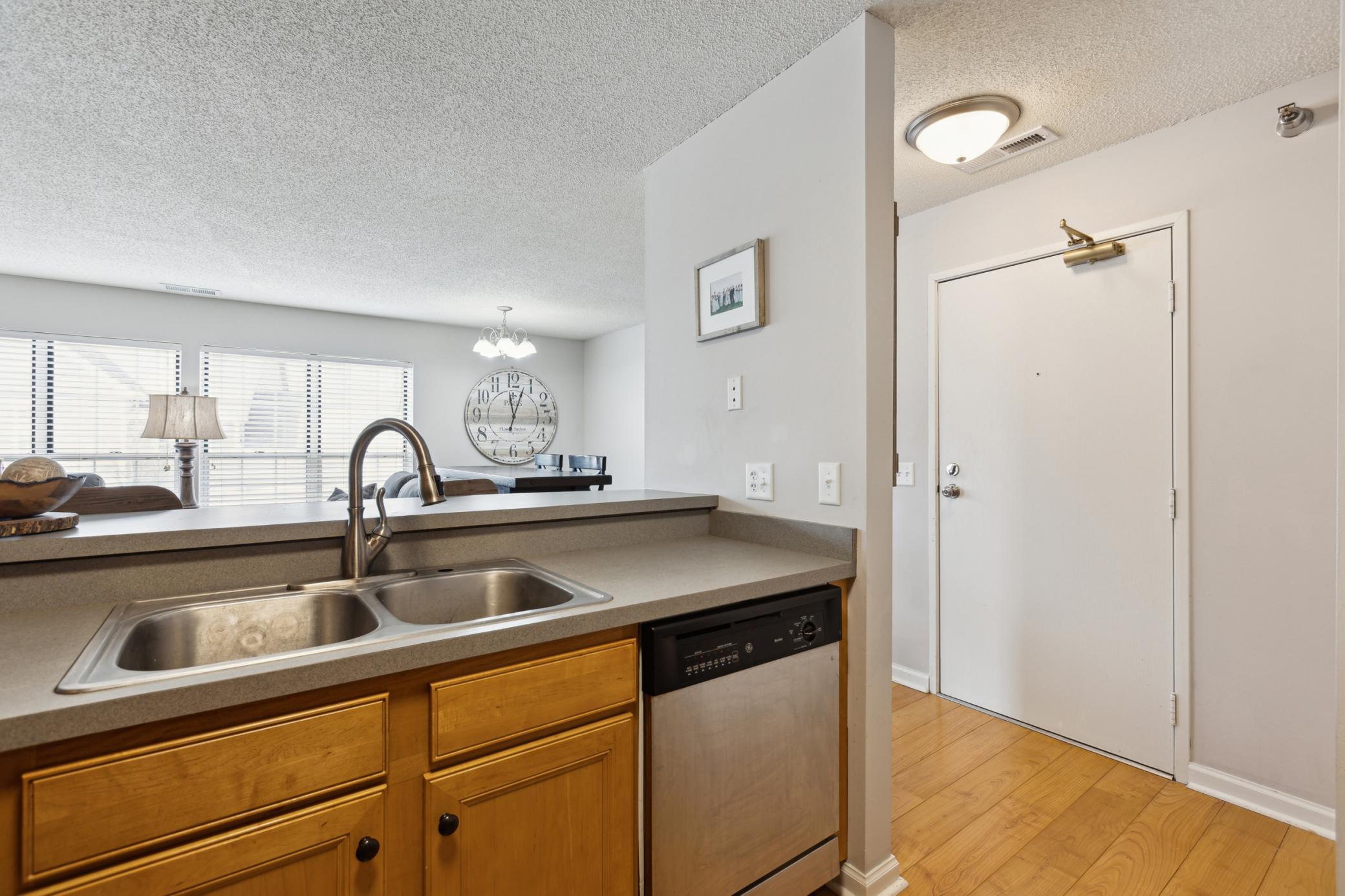 6048 Chasewood Parkway Unit: 204