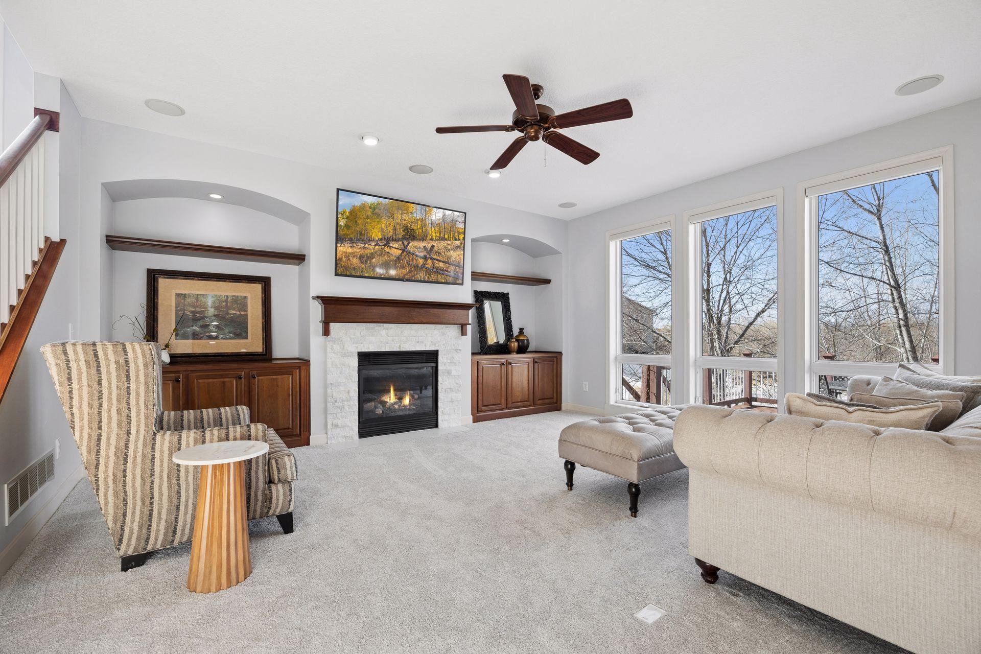 6233 Urbandale Lane N